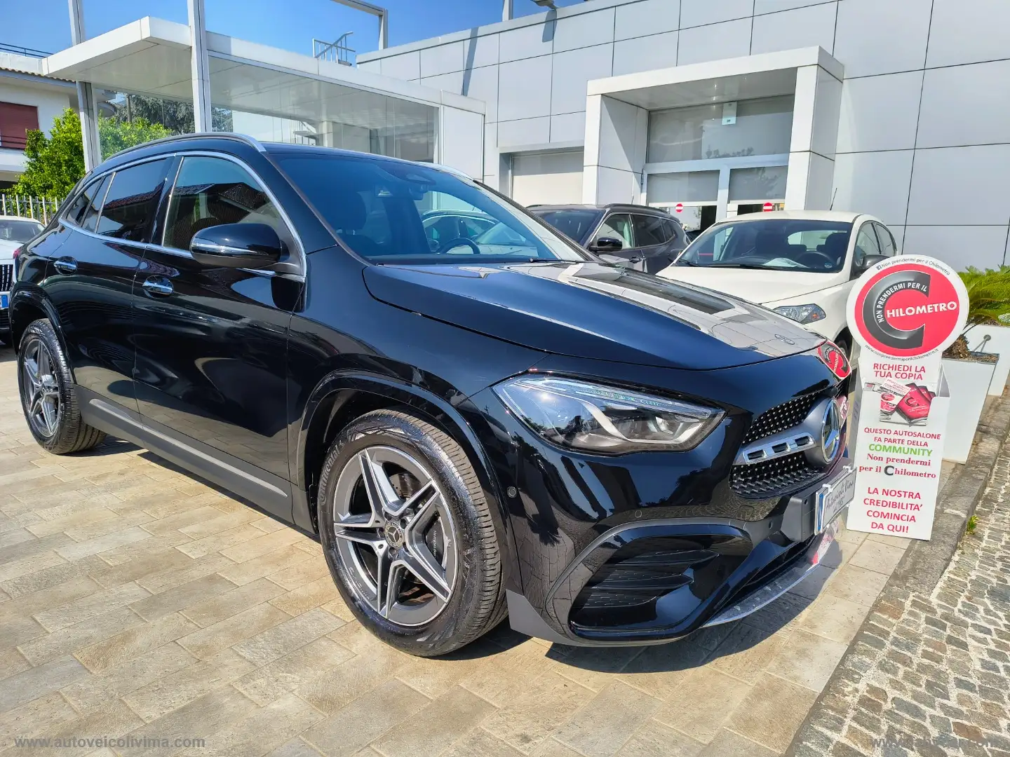 Mercedes-Benz GLA 200 GLA 200 d Automatic AMG Line Adv.Plus Zwart - 1