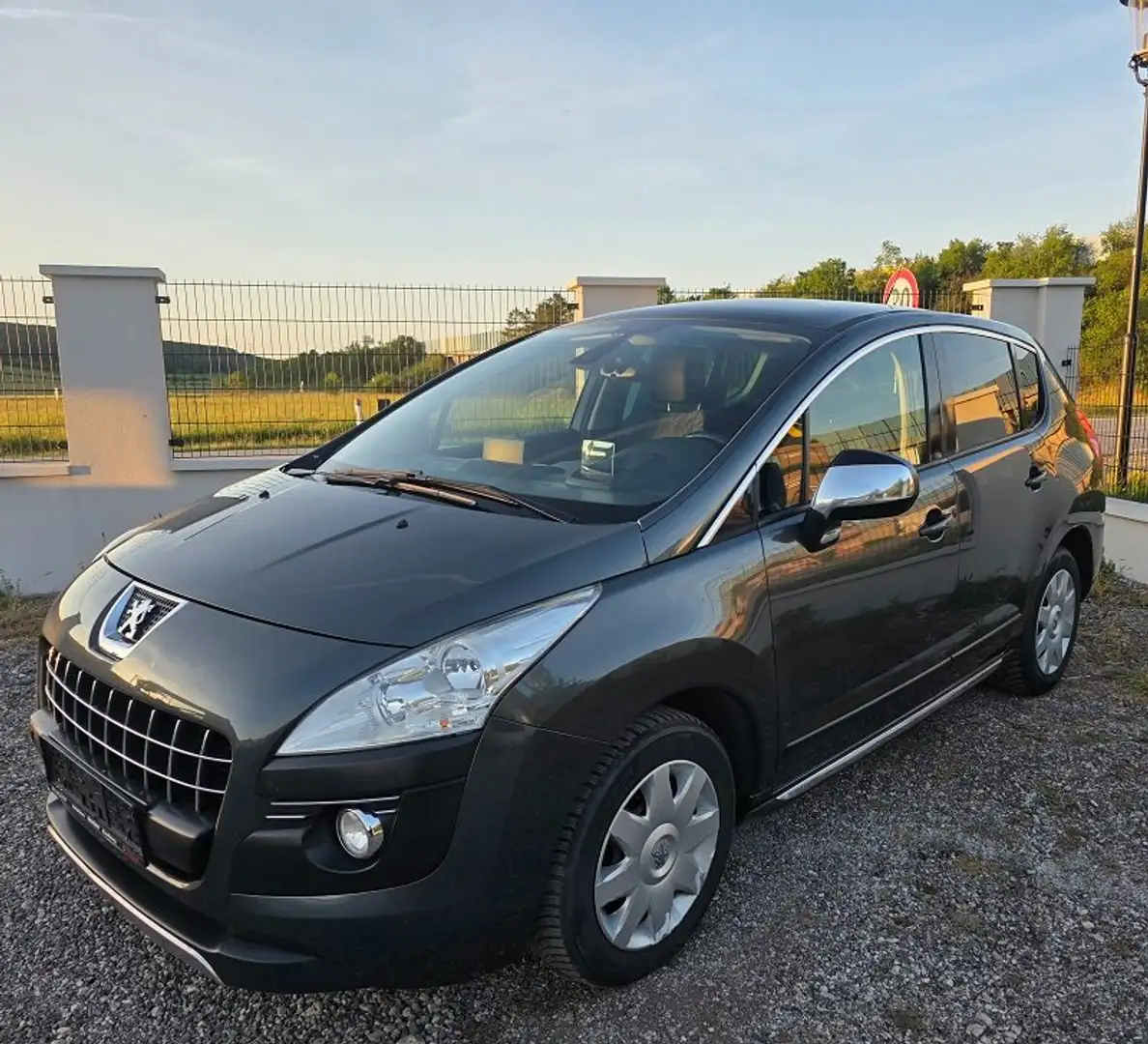Peugeot 3008 3008 1,6 HDi 110 FAP Active Pro Grau - 1