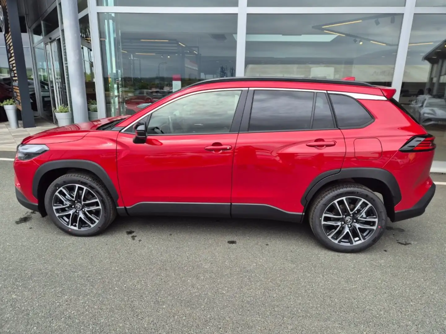 Toyota Corolla Cross SUV Active Drive 1,8 VVT-i Hybrid CV Rot - 2
