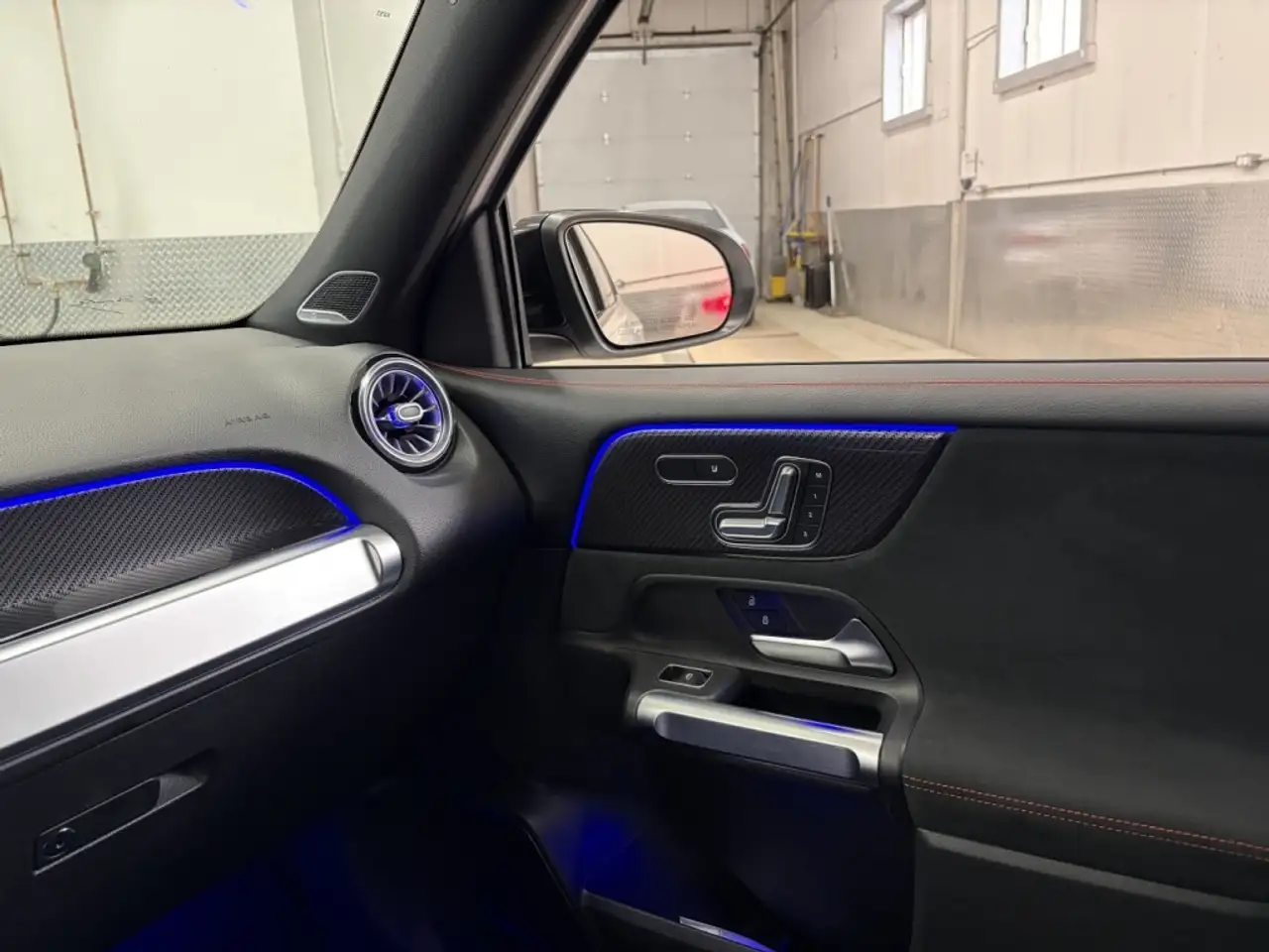 Mercedes-Benz GLB снимка Mercedes-Benz GLB