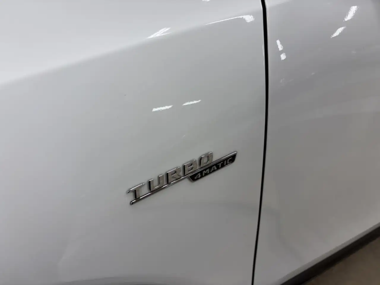 Mercedes-Benz GLB снимка Mercedes-Benz GLB