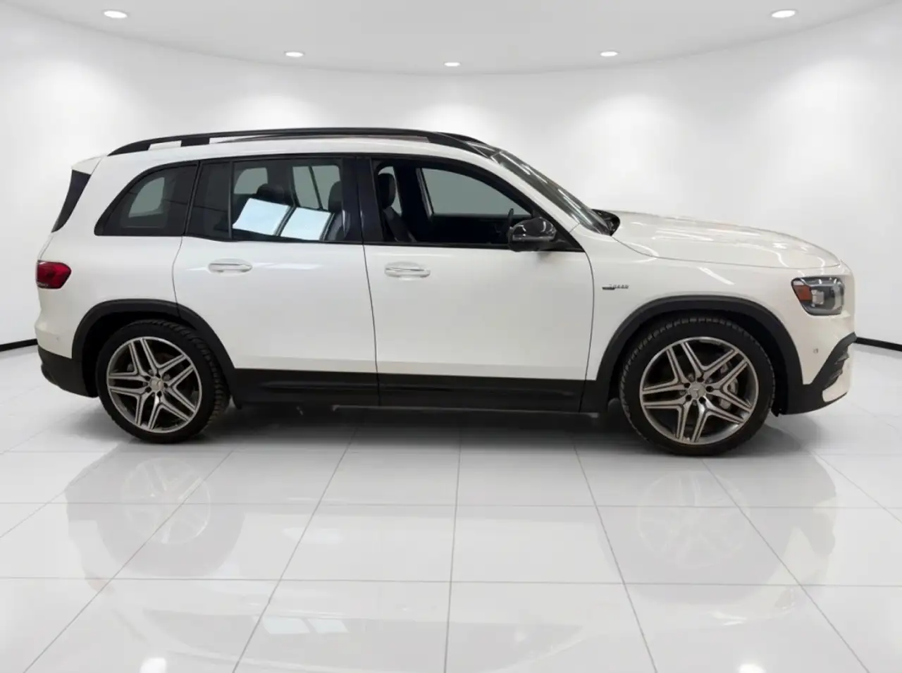 Mercedes-Benz GLB снимка Mercedes-Benz GLB
