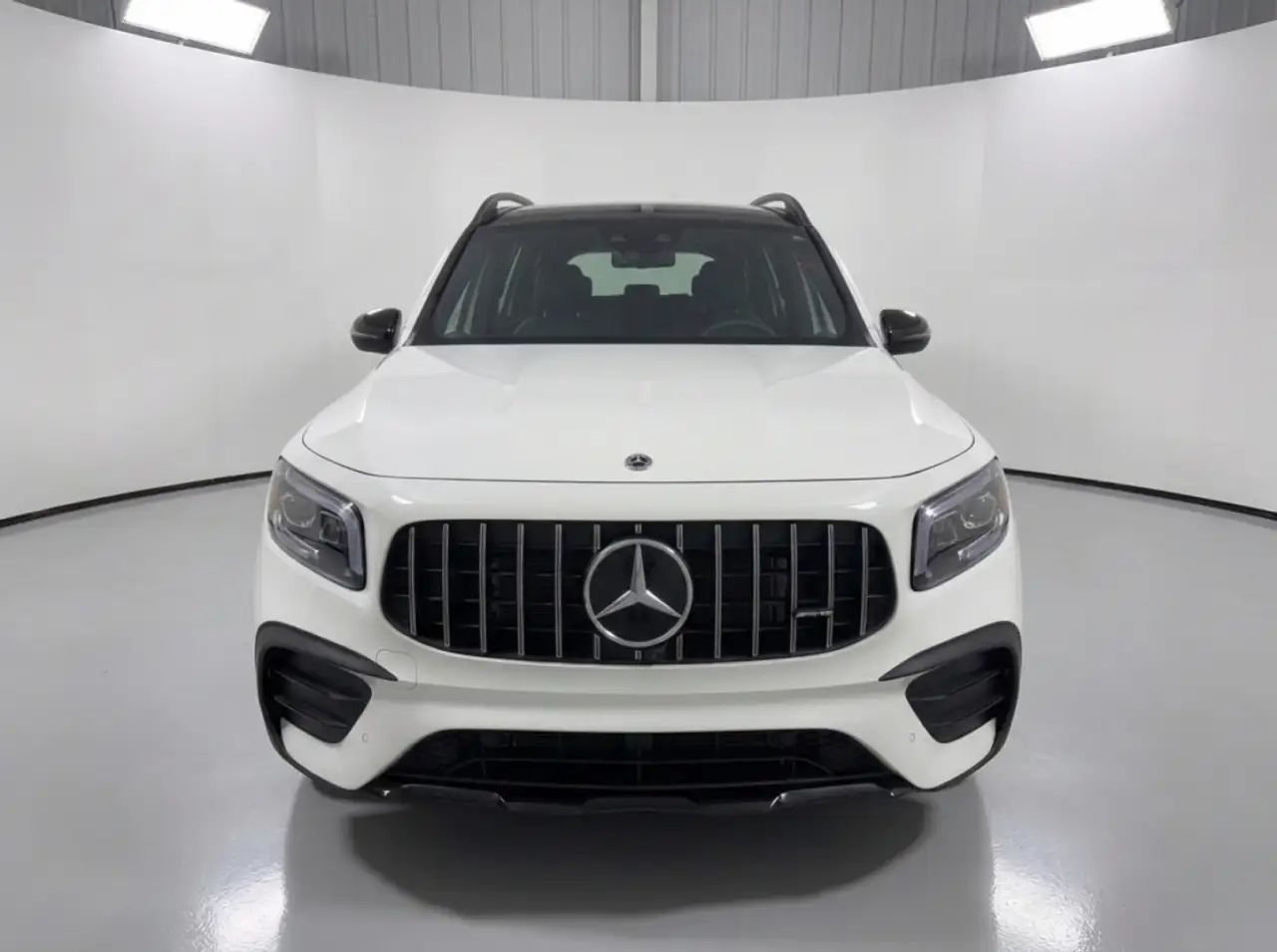 Mercedes-Benz GLB снимка Mercedes-Benz GLB
