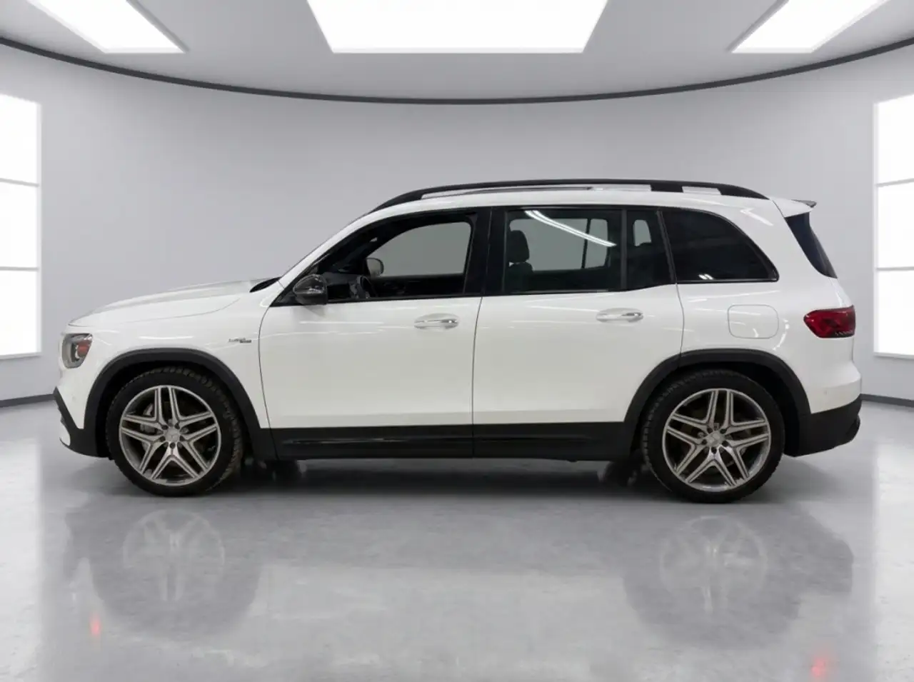 Mercedes-Benz GLB снимка Mercedes-Benz GLB
