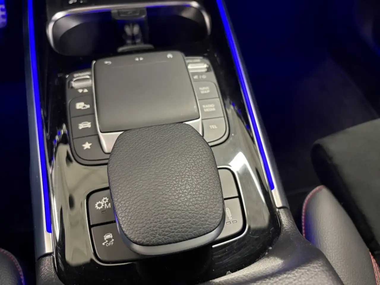 Mercedes-Benz GLB снимка Mercedes-Benz GLB