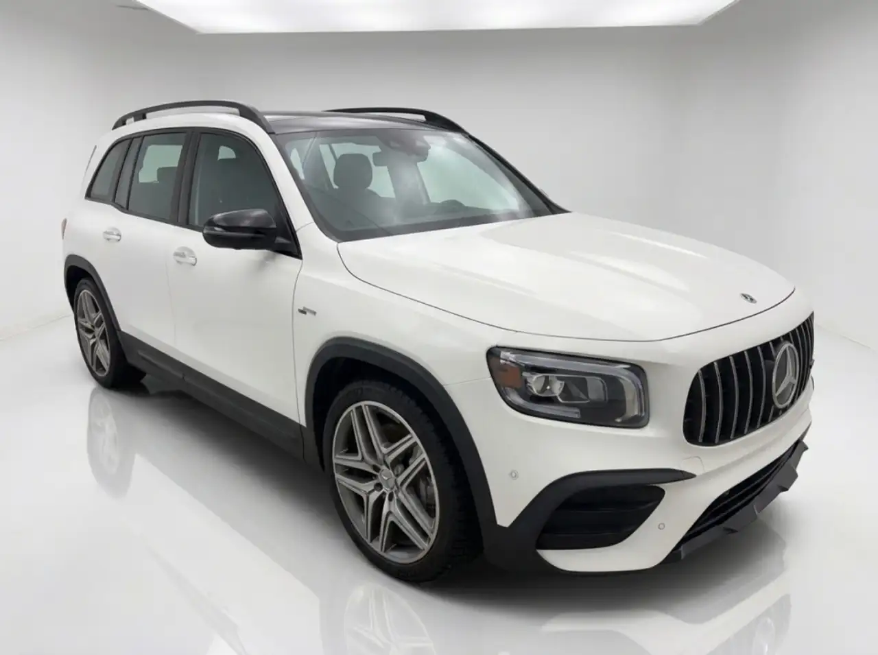 Mercedes-Benz GLB снимка Mercedes-Benz GLB