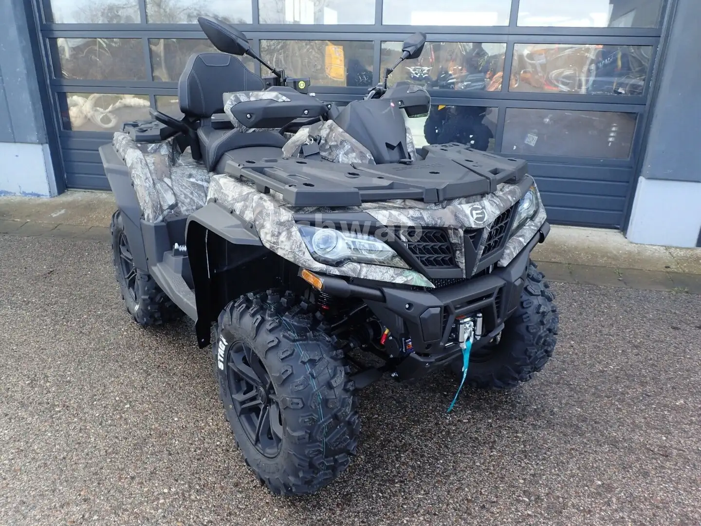 CF Moto CForce 1000 DLX 4x4 LOF Šedá - 1