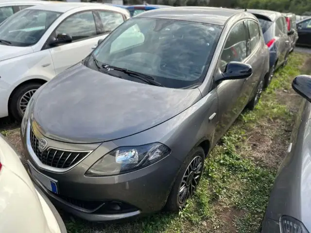 Lancia Ypsilon 1.0 FireFly Hybrid Platino