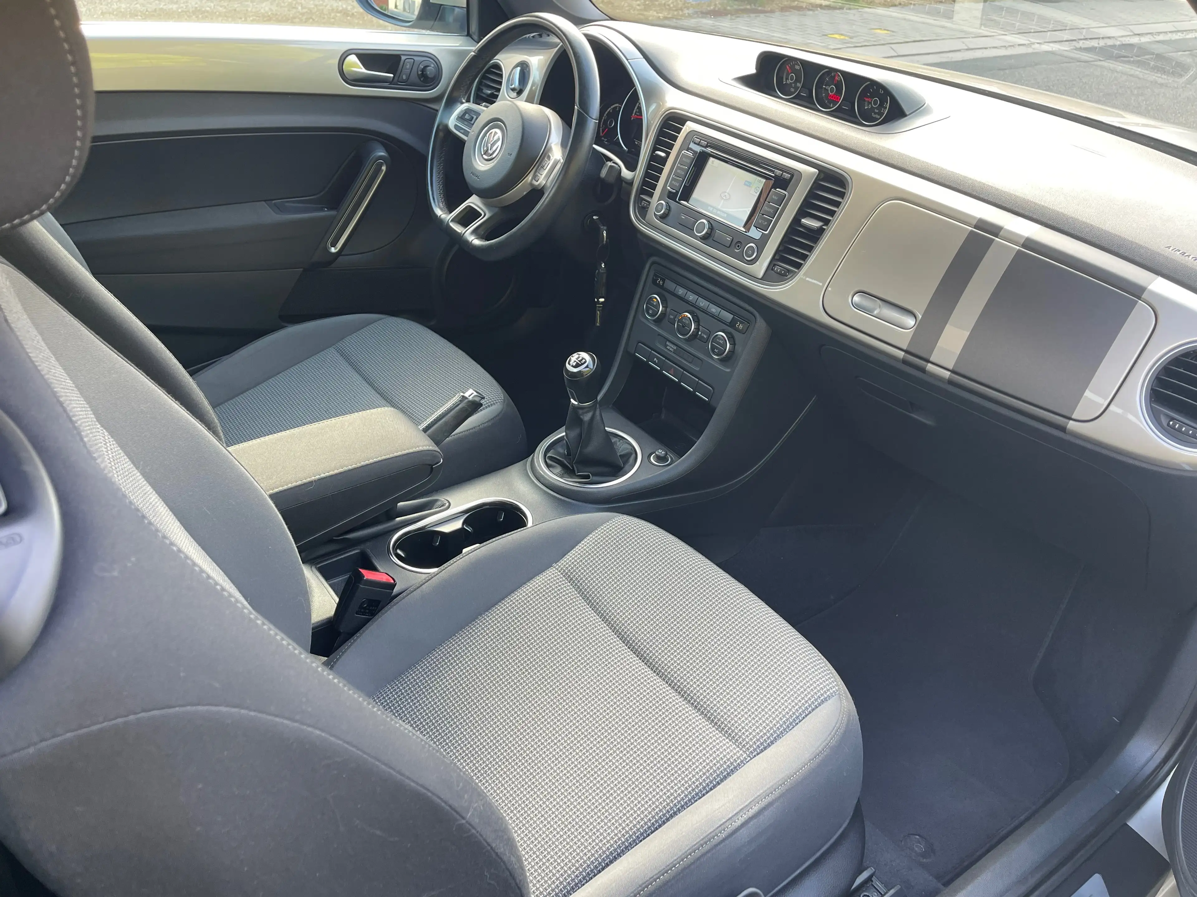 Volkswagen Beetle Beetle 1.6 CR TDi Design BMT — photo 8