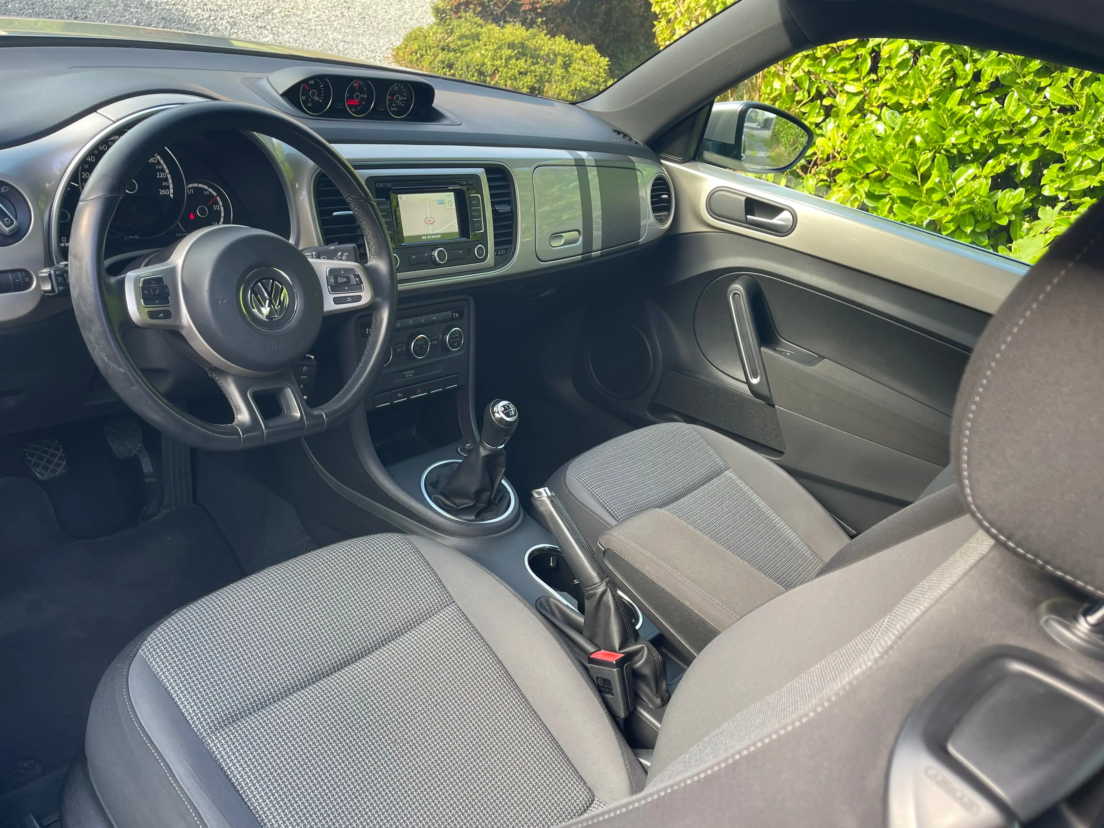 Volkswagen Beetle Beetle 1.6 CR TDi Design BMT — photo 9