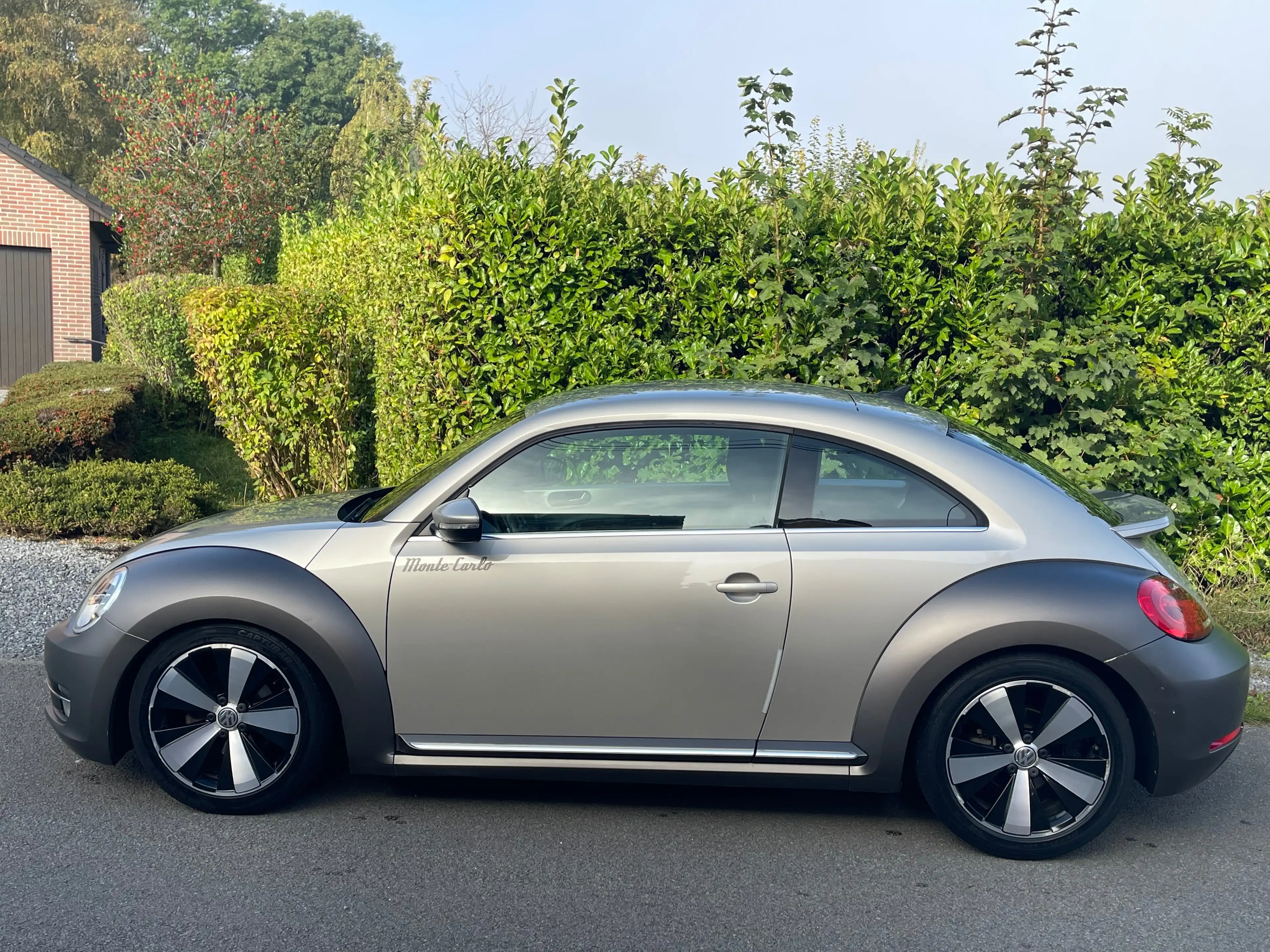Volkswagen Beetle Beetle 1.6 CR TDi Design BMT — photo 2