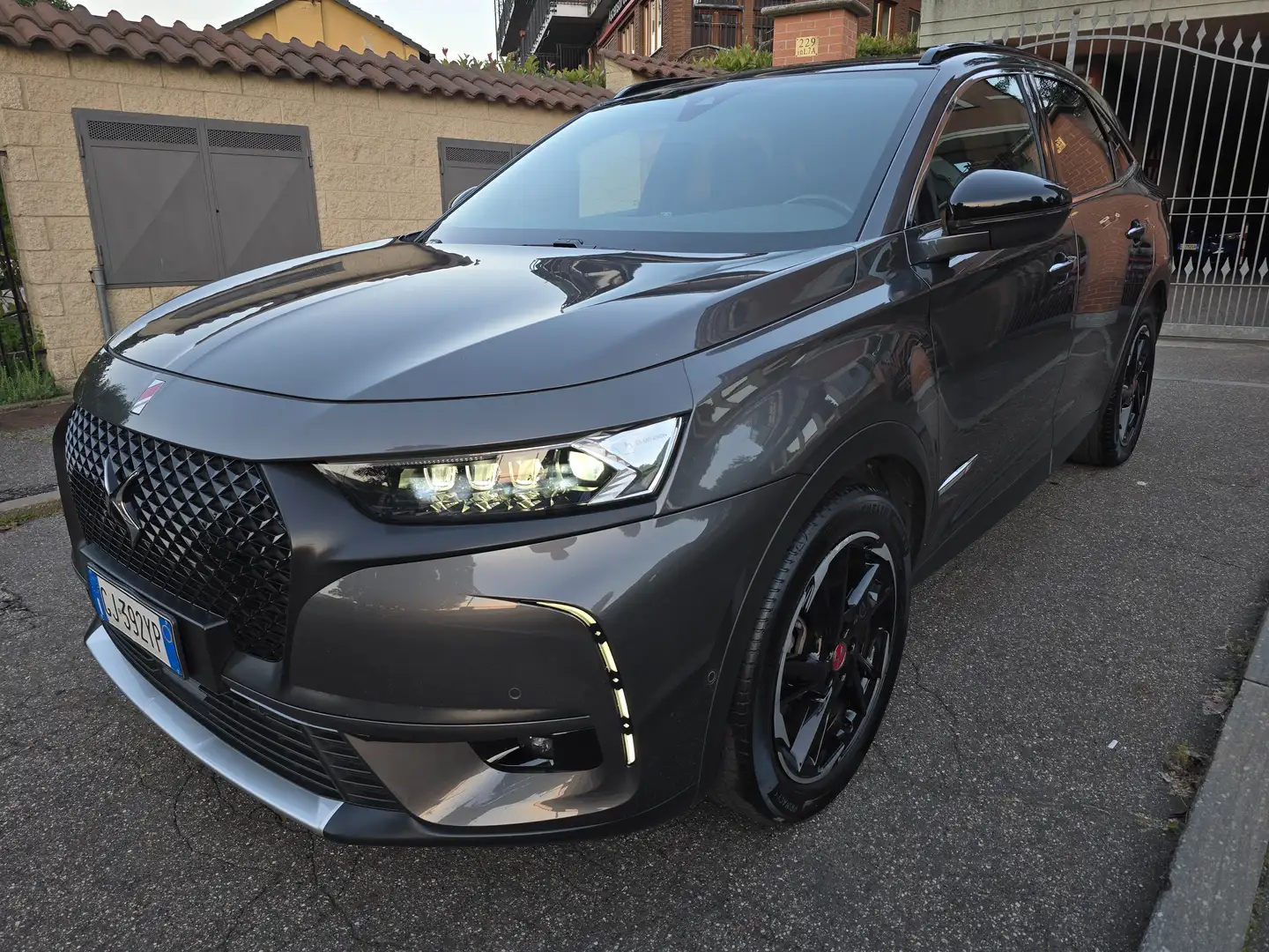 DS Automobiles DS 7 Crossback Performance Line+ 1.5 bluehdi 130cv Auto Gris - 1