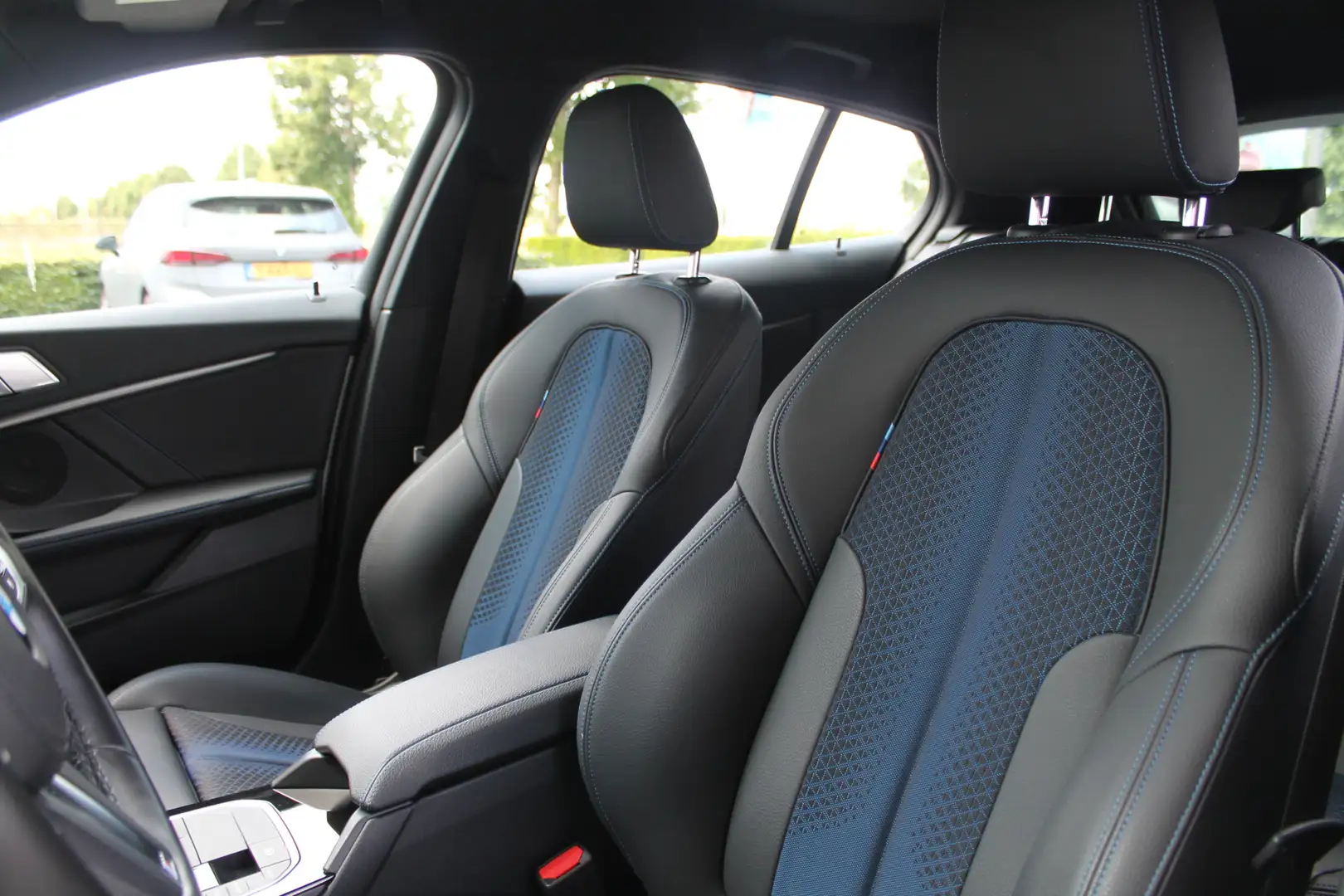 BMW 118 1 Serie 118i High Executive M Sport Automaat / Ach Wit - 2