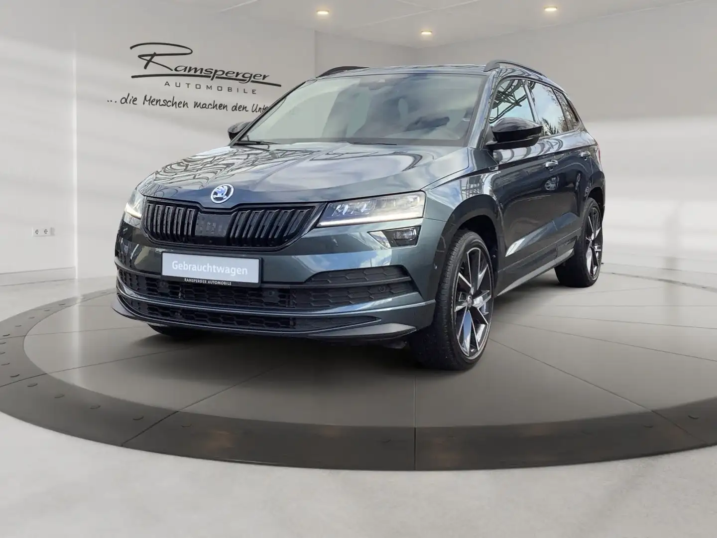 Skoda Karoq 2.0 TSI DSG Sportline 4x4 AHK ACC Pano Nav Grau - 2