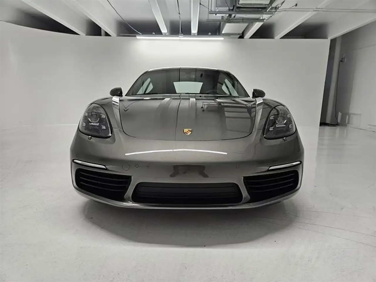 Porsche 718 Cayman снимка Porsche 718 Cayman