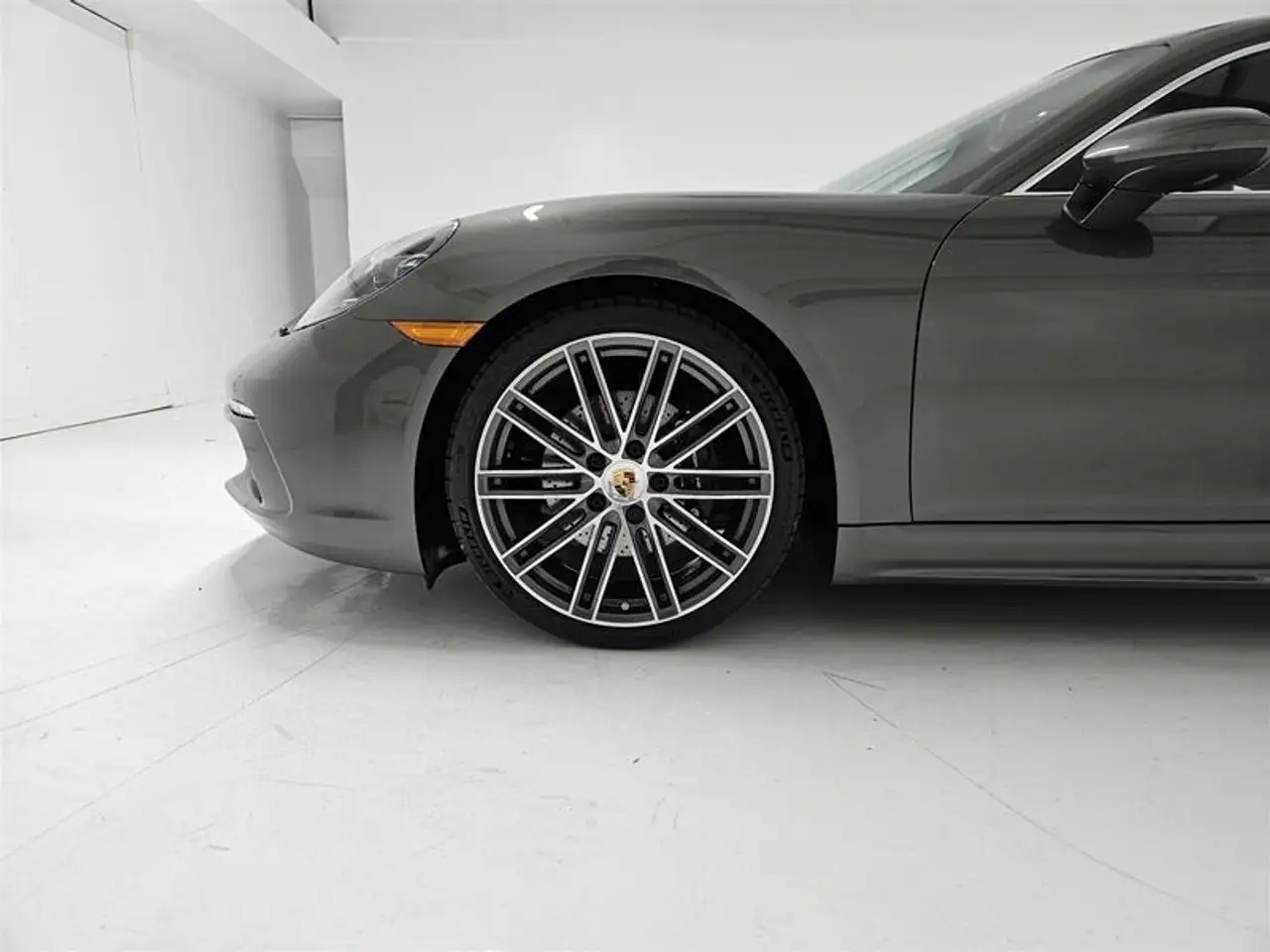 Porsche 718 Cayman снимка Porsche 718 Cayman