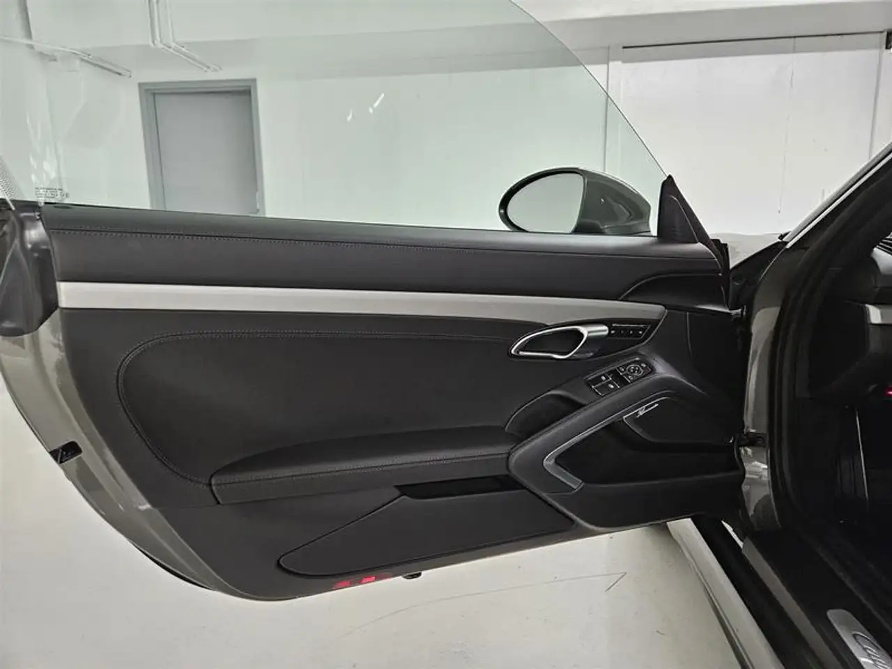 Porsche 718 Cayman снимка Porsche 718 Cayman