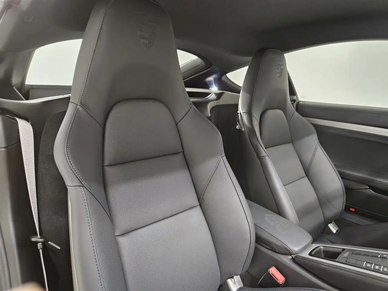 Porsche 718 Cayman снимка Porsche 718 Cayman