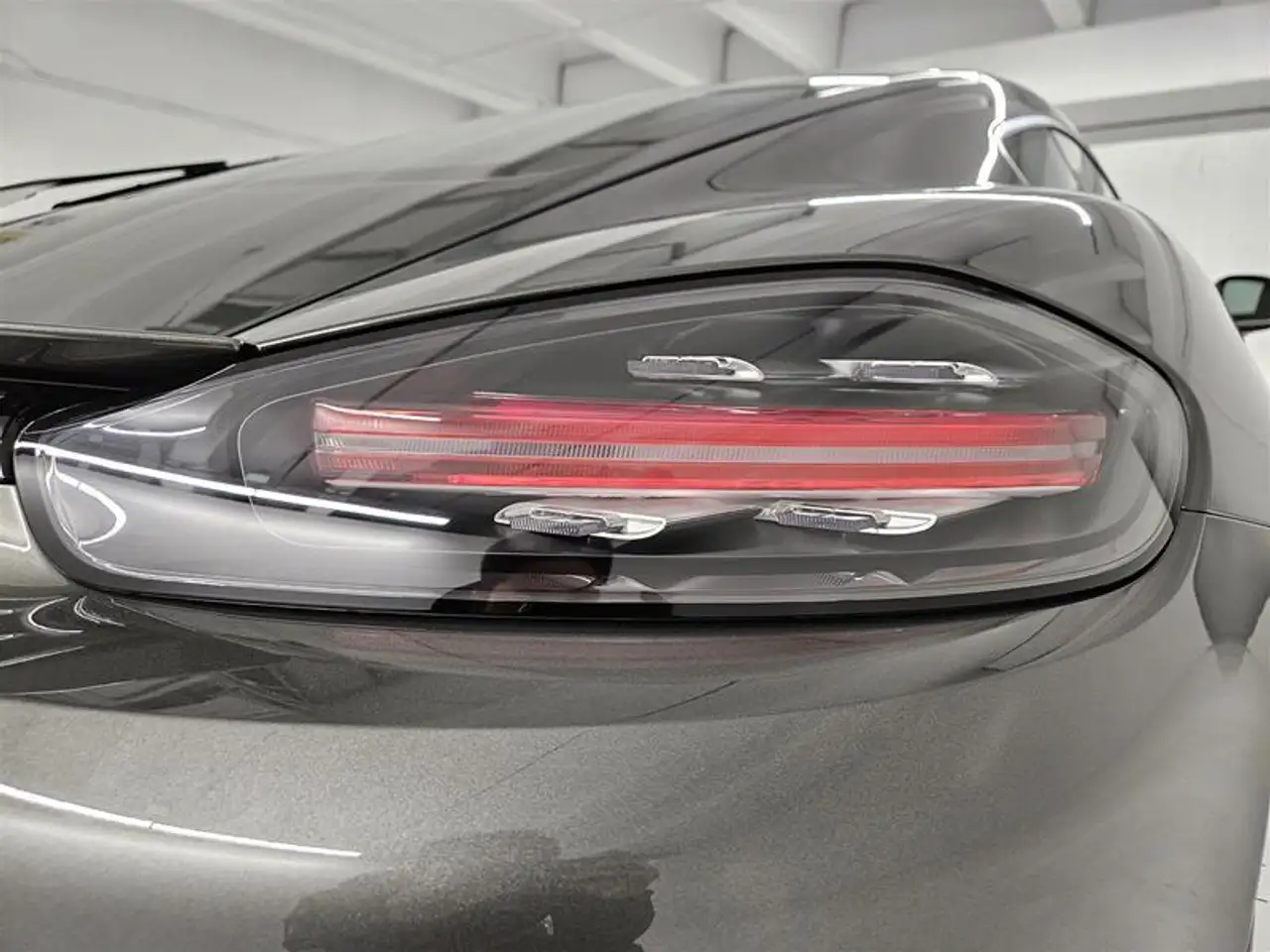 Porsche 718 Cayman снимка Porsche 718 Cayman