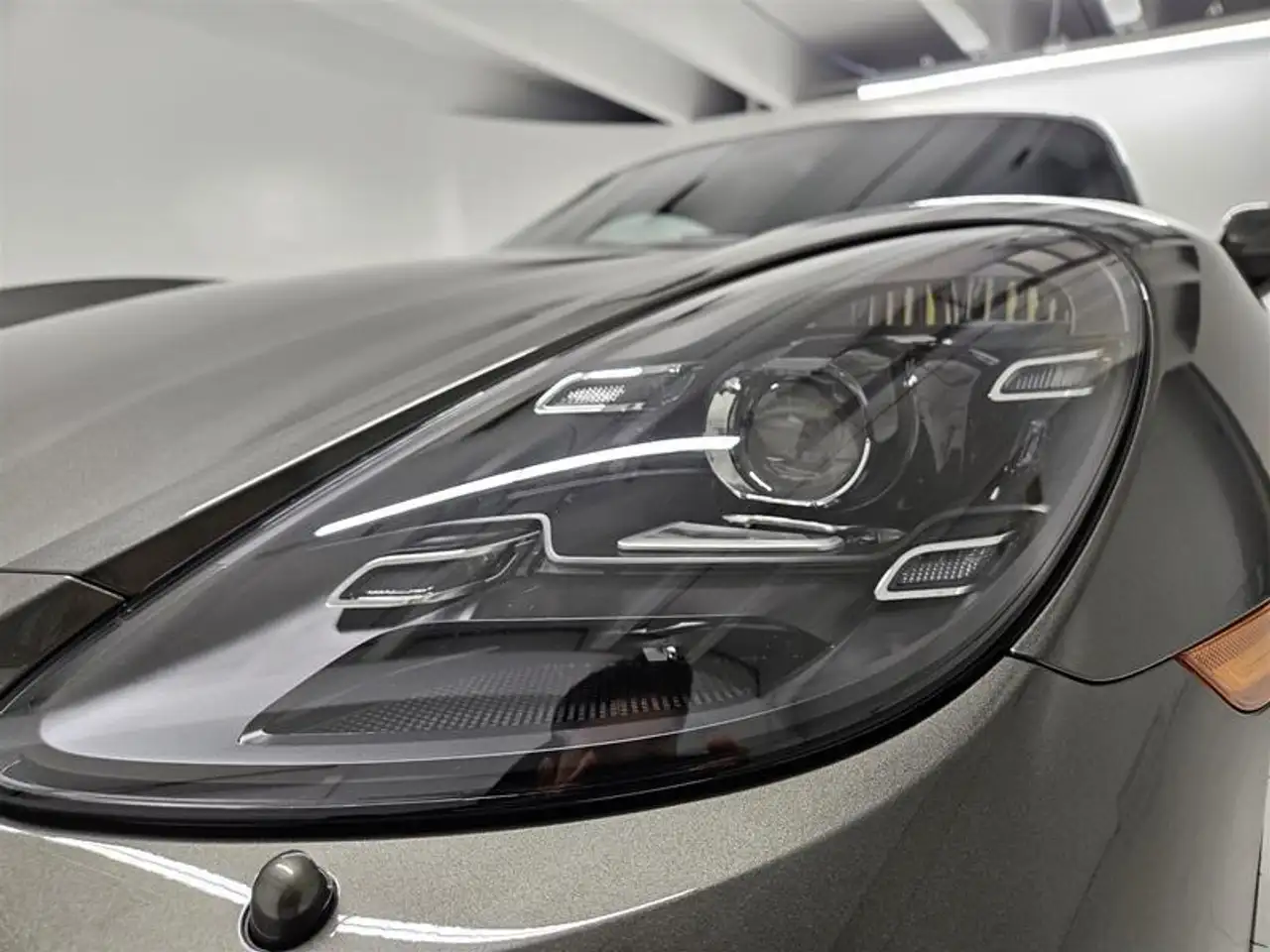 Porsche 718 Cayman снимка Porsche 718 Cayman