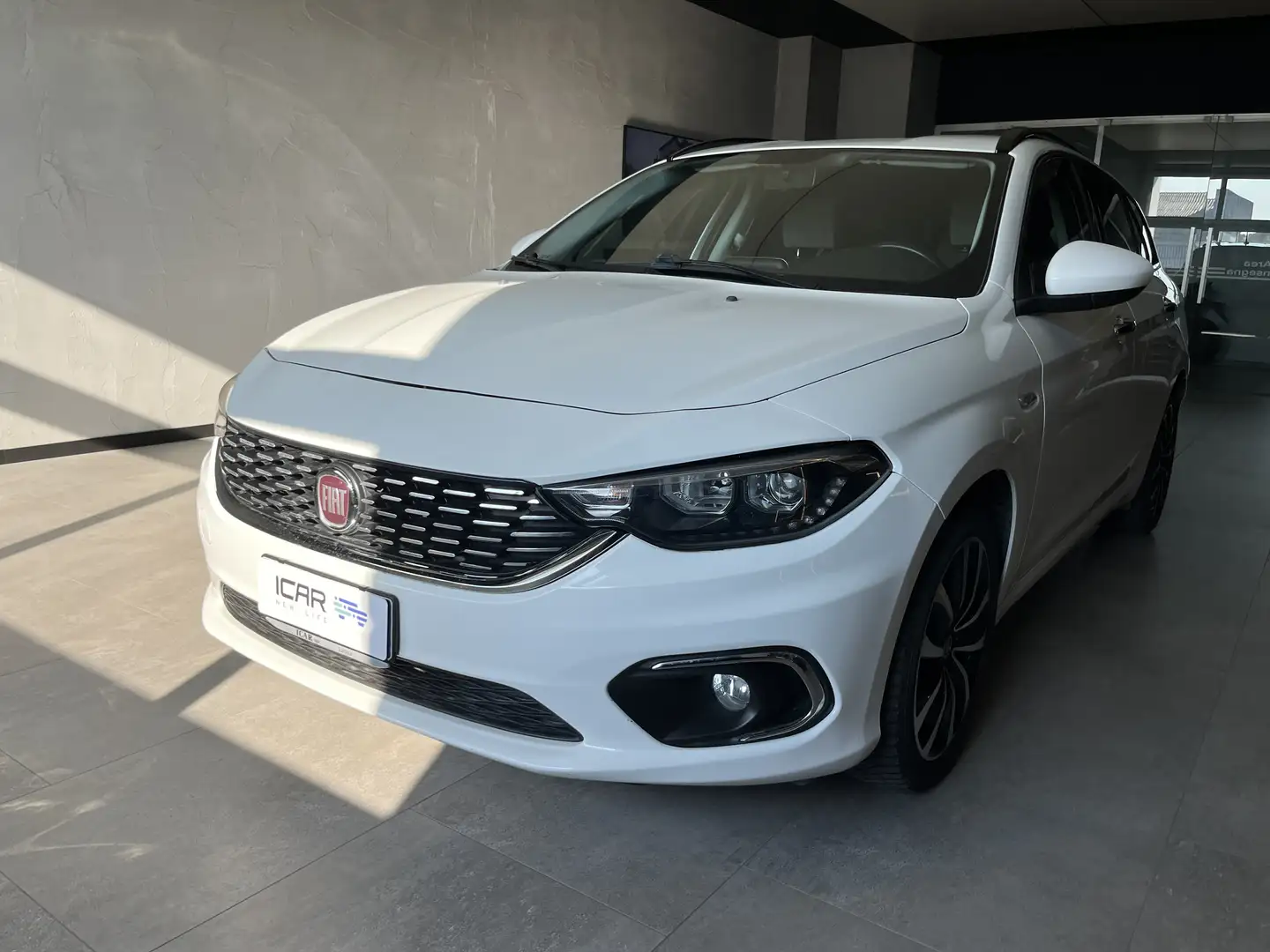 Fiat Tipo Station Wagon 1.6 Multijet Lounge Blanc - 1