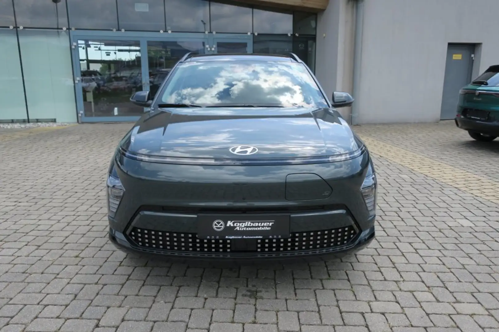 Hyundai KONA EV (SX2) Comfort Line 64,8 kWh k7ec2-P23-O21/23 Grün - 2