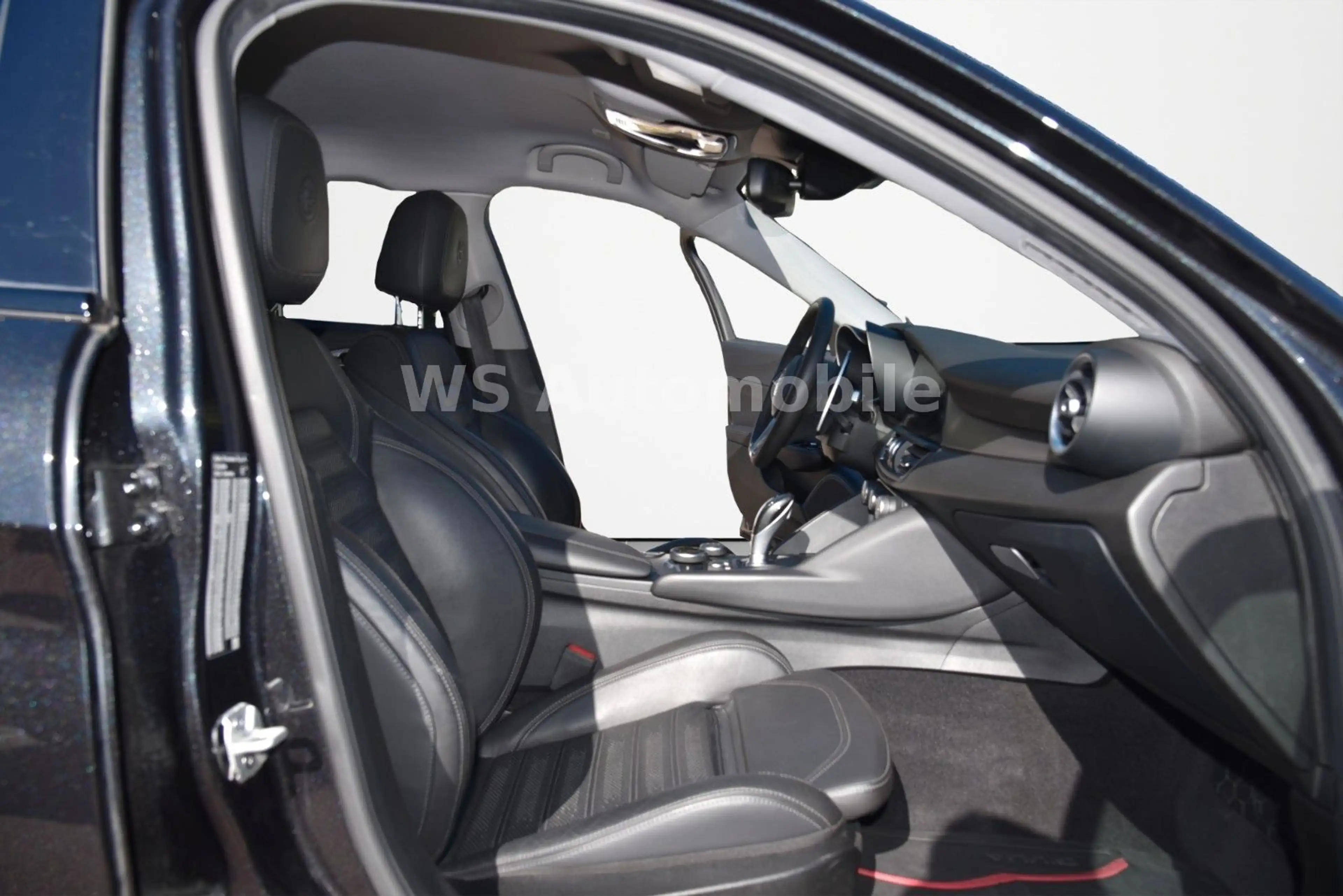 Alfa Romeo Giulia Veloce Q4 **DAB/CAM/SHZ** — photo 13