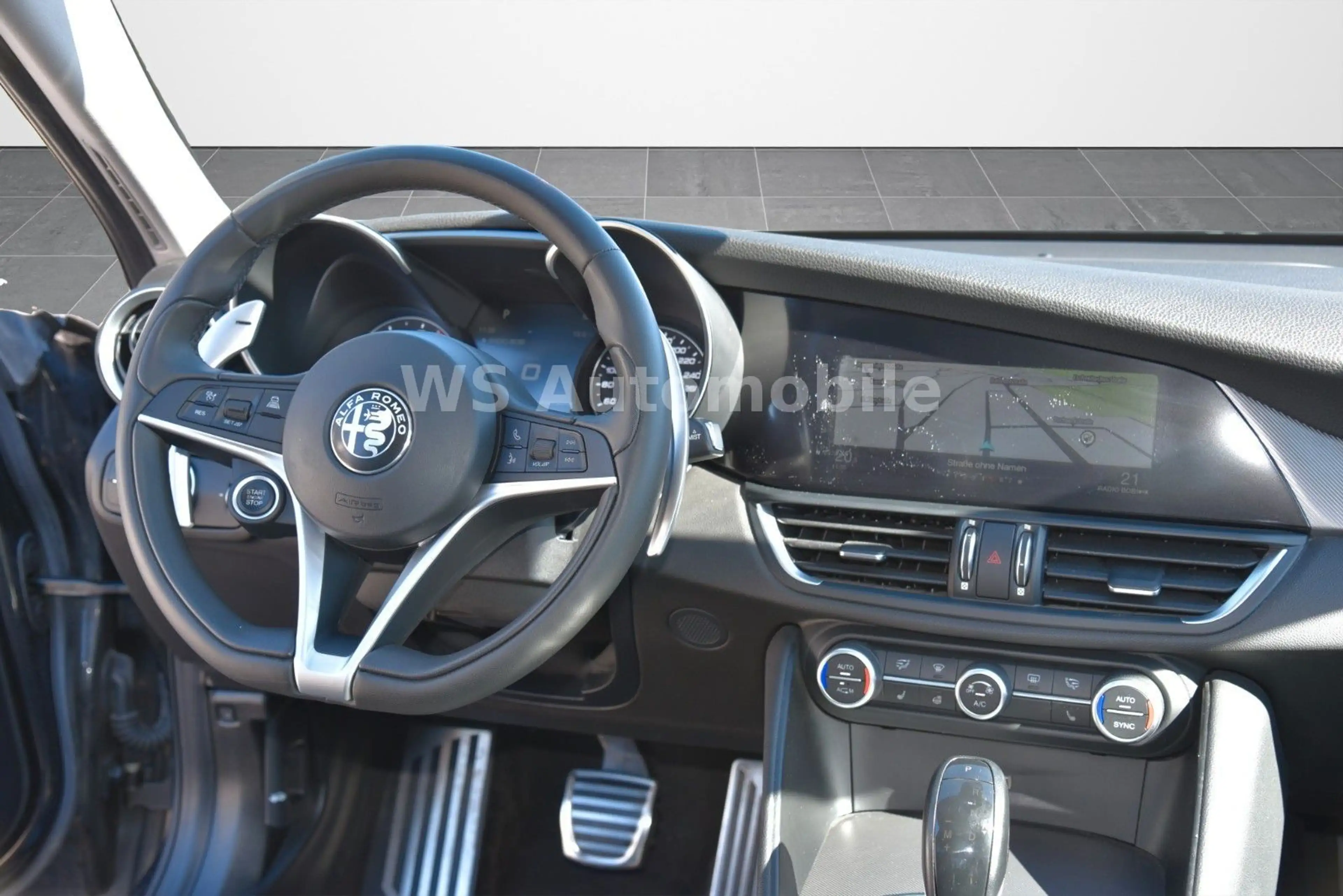 Alfa Romeo Giulia Veloce Q4 **DAB/CAM/SHZ** — photo 10