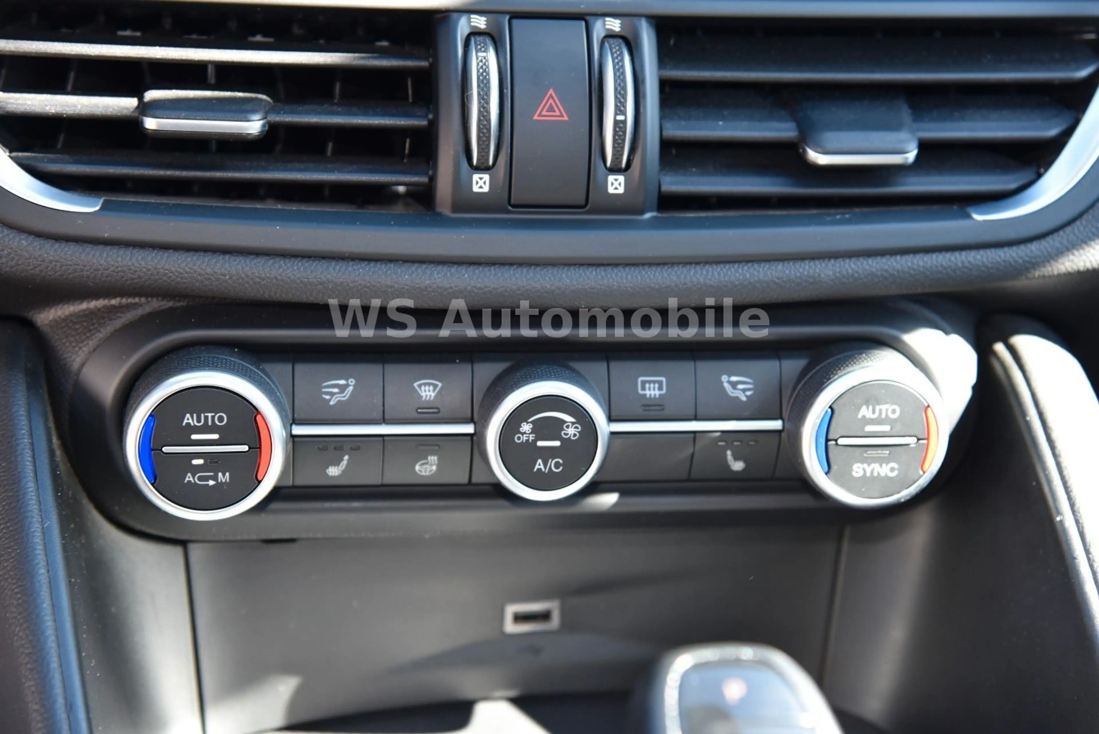 Alfa Romeo Giulia Veloce Q4 **DAB/CAM/SHZ** — photo 19