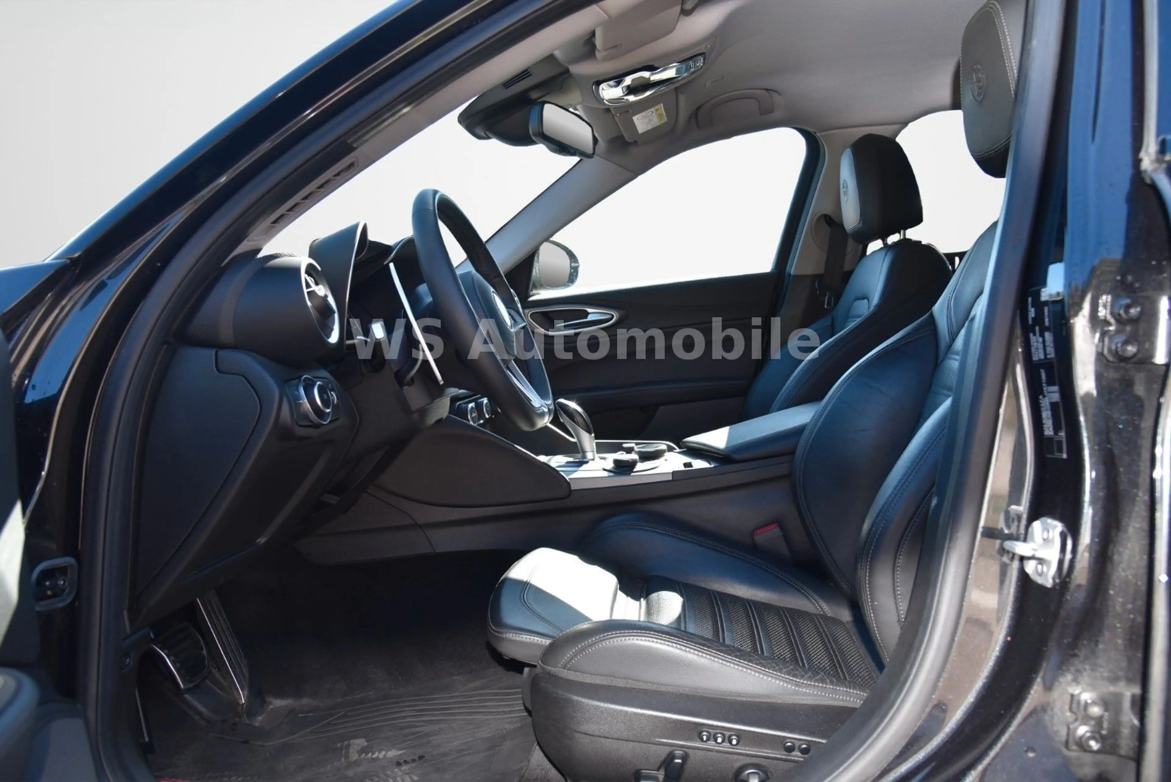 Alfa Romeo Giulia Veloce Q4 **DAB/CAM/SHZ** — photo 9
