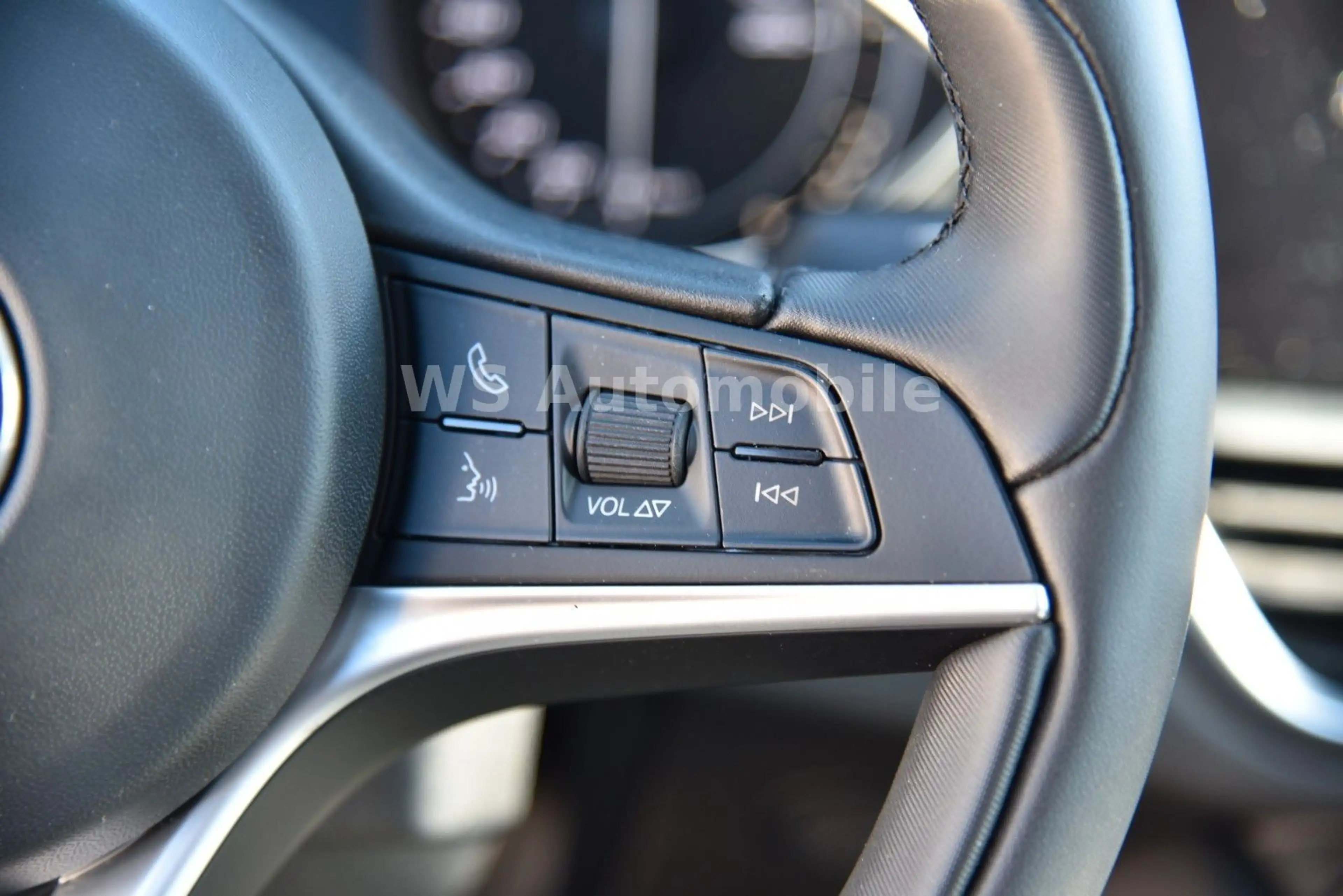 Alfa Romeo Giulia Veloce Q4 **DAB/CAM/SHZ** — photo 22