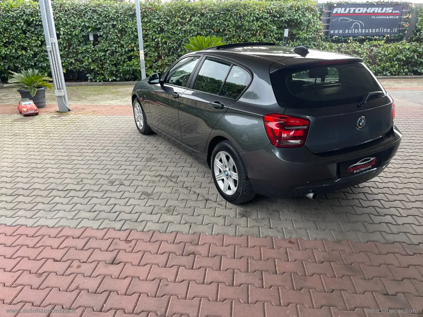 BMW 114 114d 5p. Unique Gris - 2