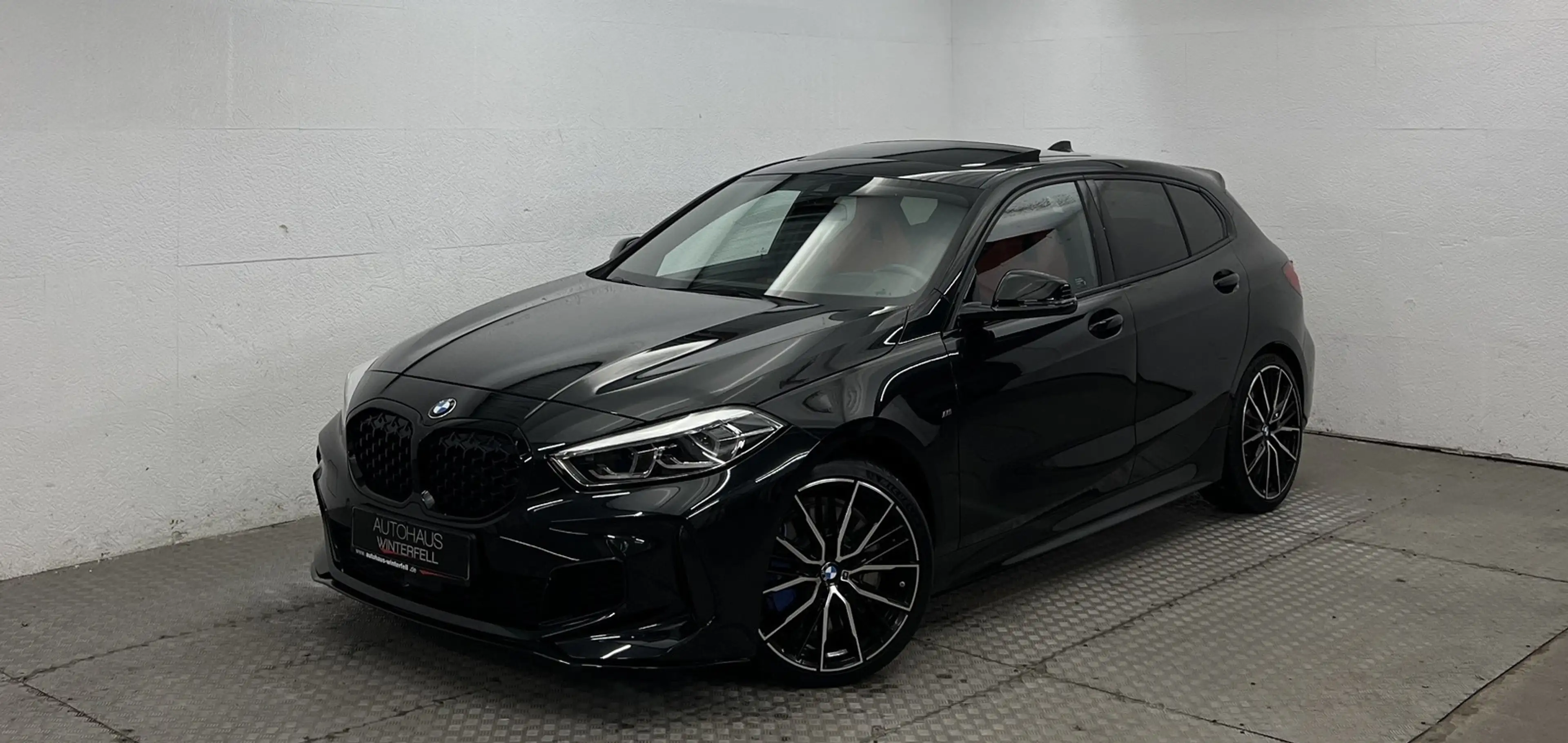 BMW 135 Mi xDrive PERFORMANCE PANO+HUD+MEMO+KAMERA+