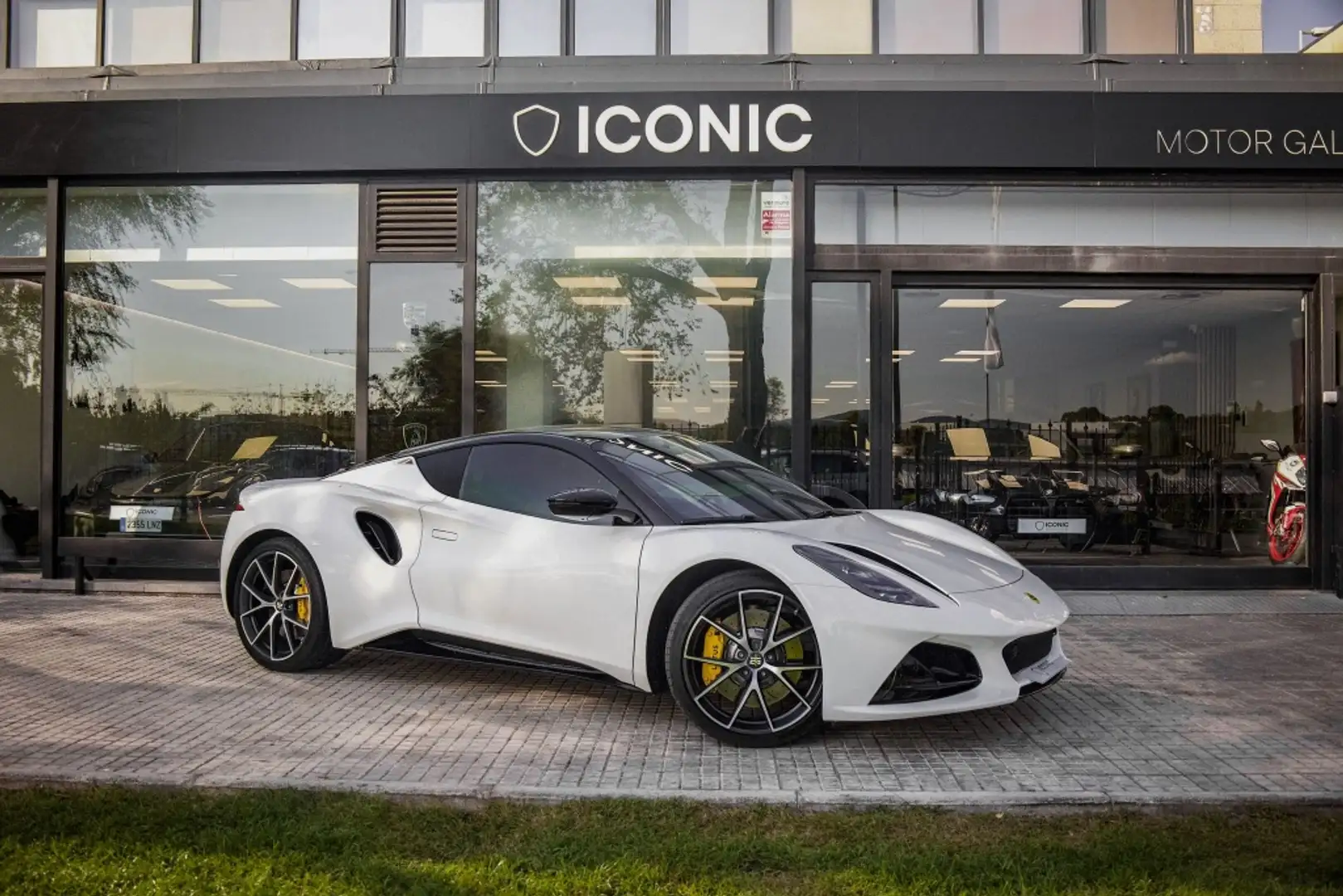 Lotus Emira i4 First Edition Blanc - 1
