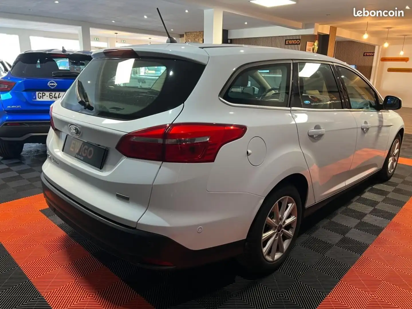 Ford Focus BREAK 1.0 ECOBOOST 125 TITANIUM-X %2B CAMÉRA DE RECUL Blanco - 2