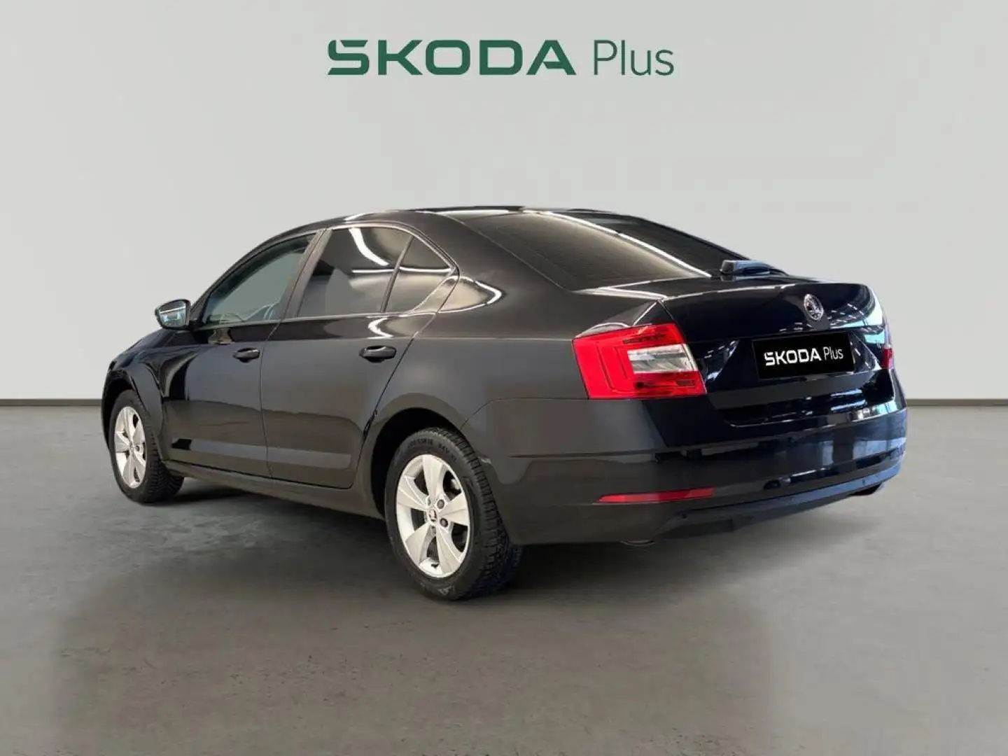 Skoda Octavia 2.0TDI CR Ambition DSG 110kW Zwart - 2