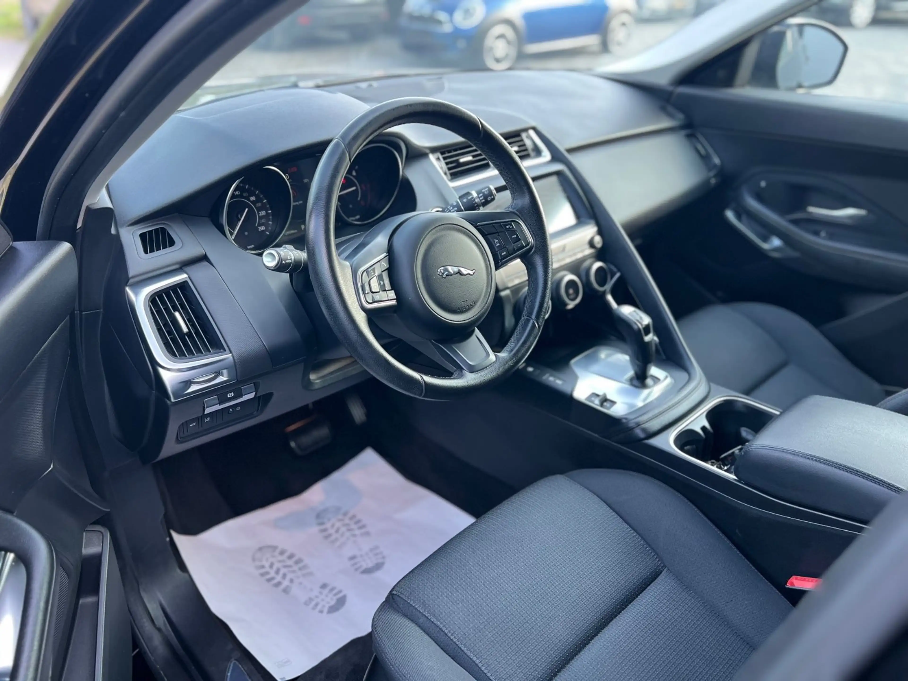 Jaguar E-Pace E-PACE Basis AWD*1.HAND*NAVI*CAM*LED*EU6* — photo 12