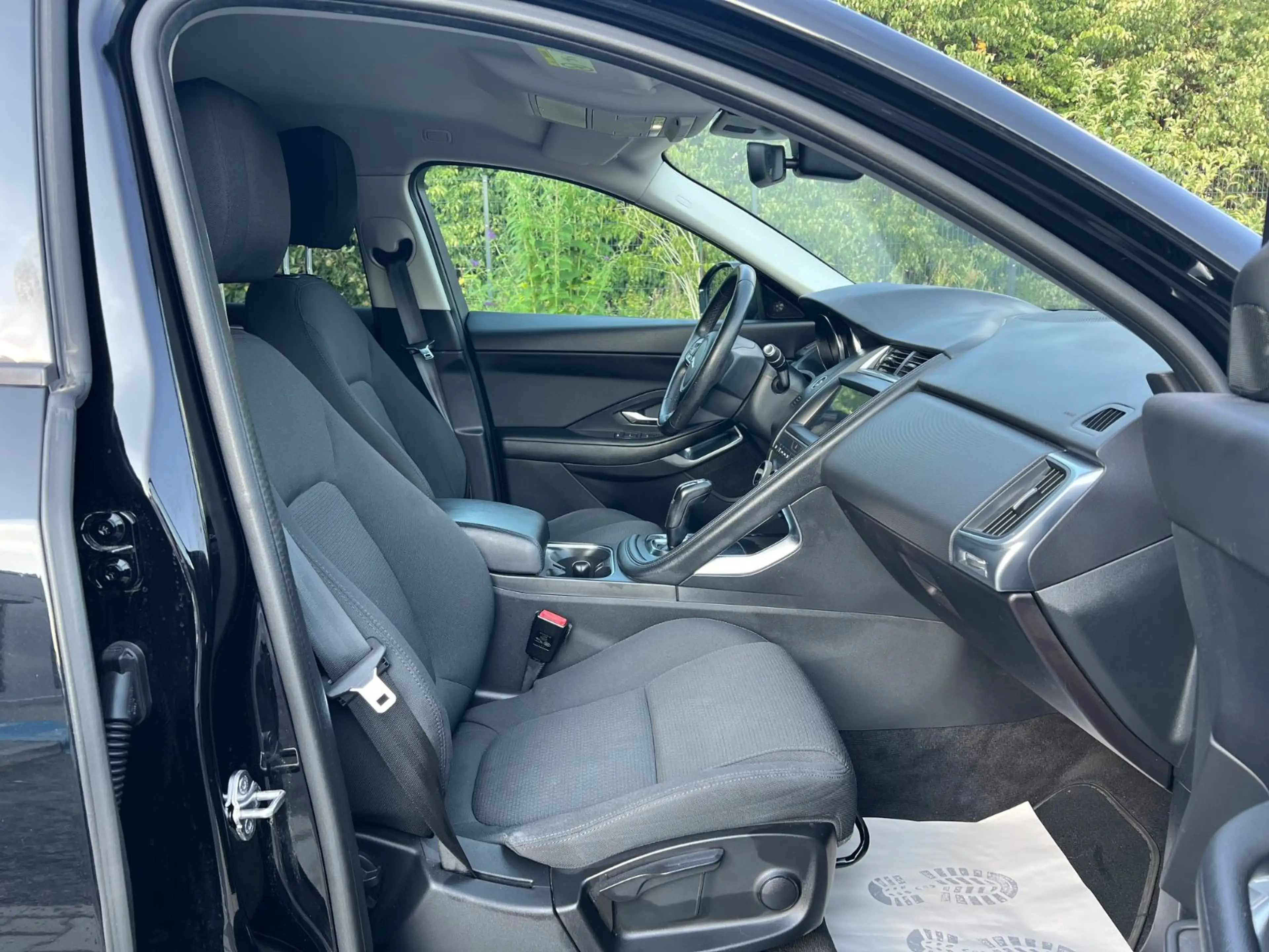 Jaguar E-Pace E-PACE Basis AWD*1.HAND*NAVI*CAM*LED*EU6* — photo 11