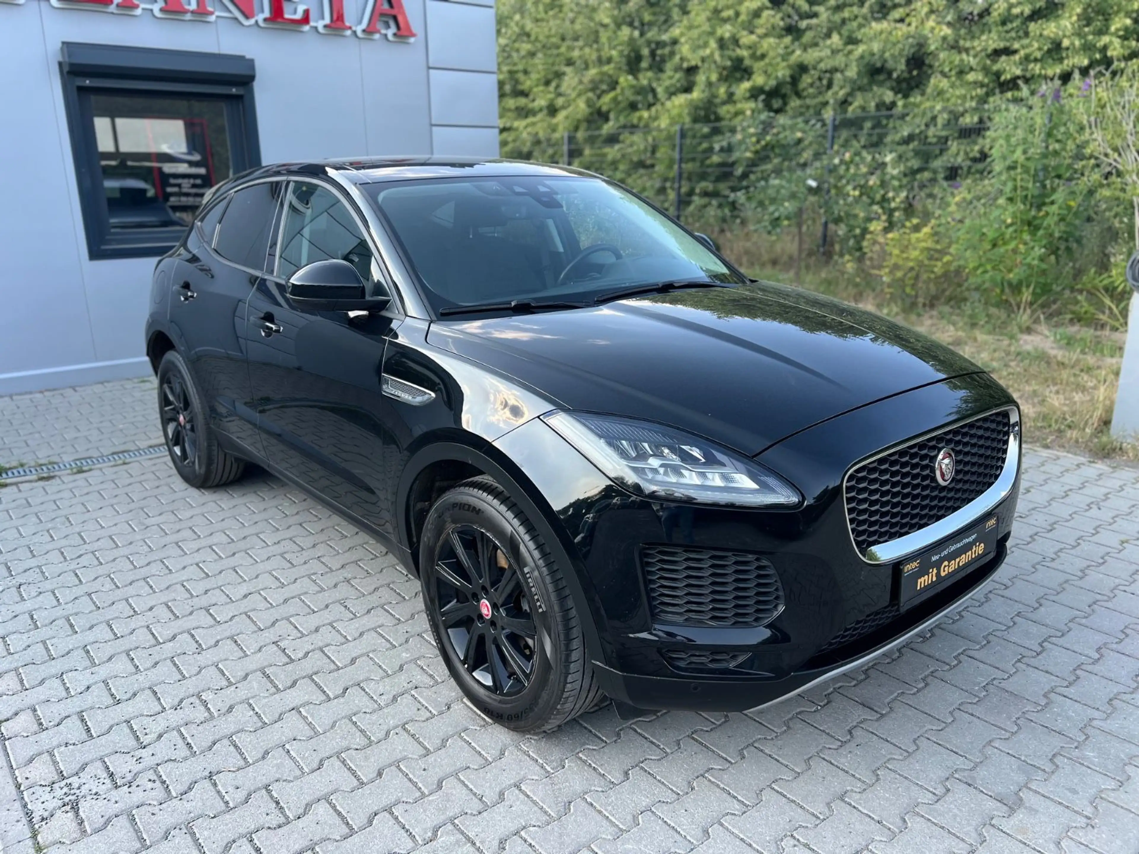 Jaguar E-Pace E-PACE Basis AWD*1.HAND*NAVI*CAM*LED*EU6* — photo 4