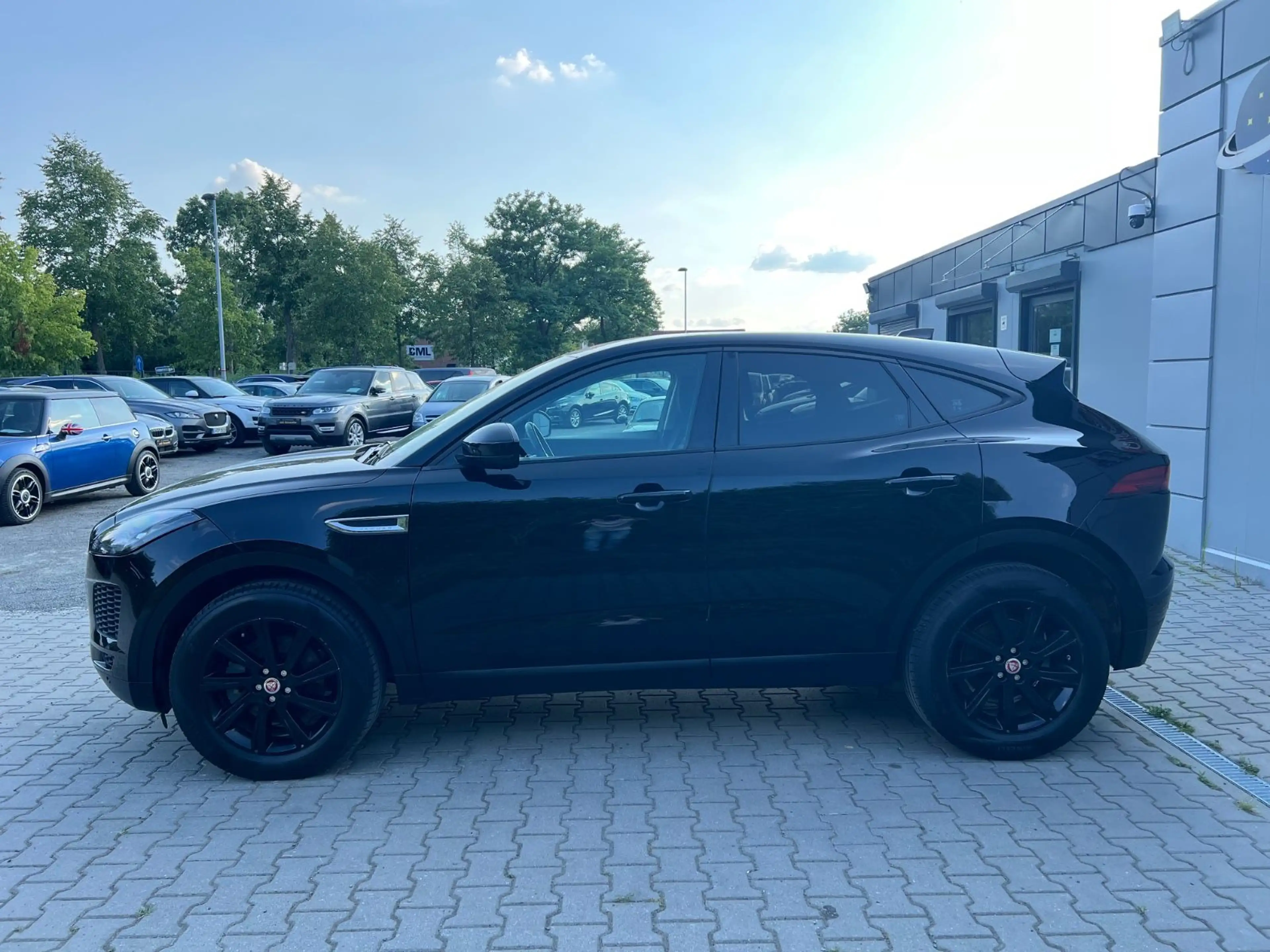 Jaguar E-Pace E-PACE Basis AWD*1.HAND*NAVI*CAM*LED*EU6* — photo 9