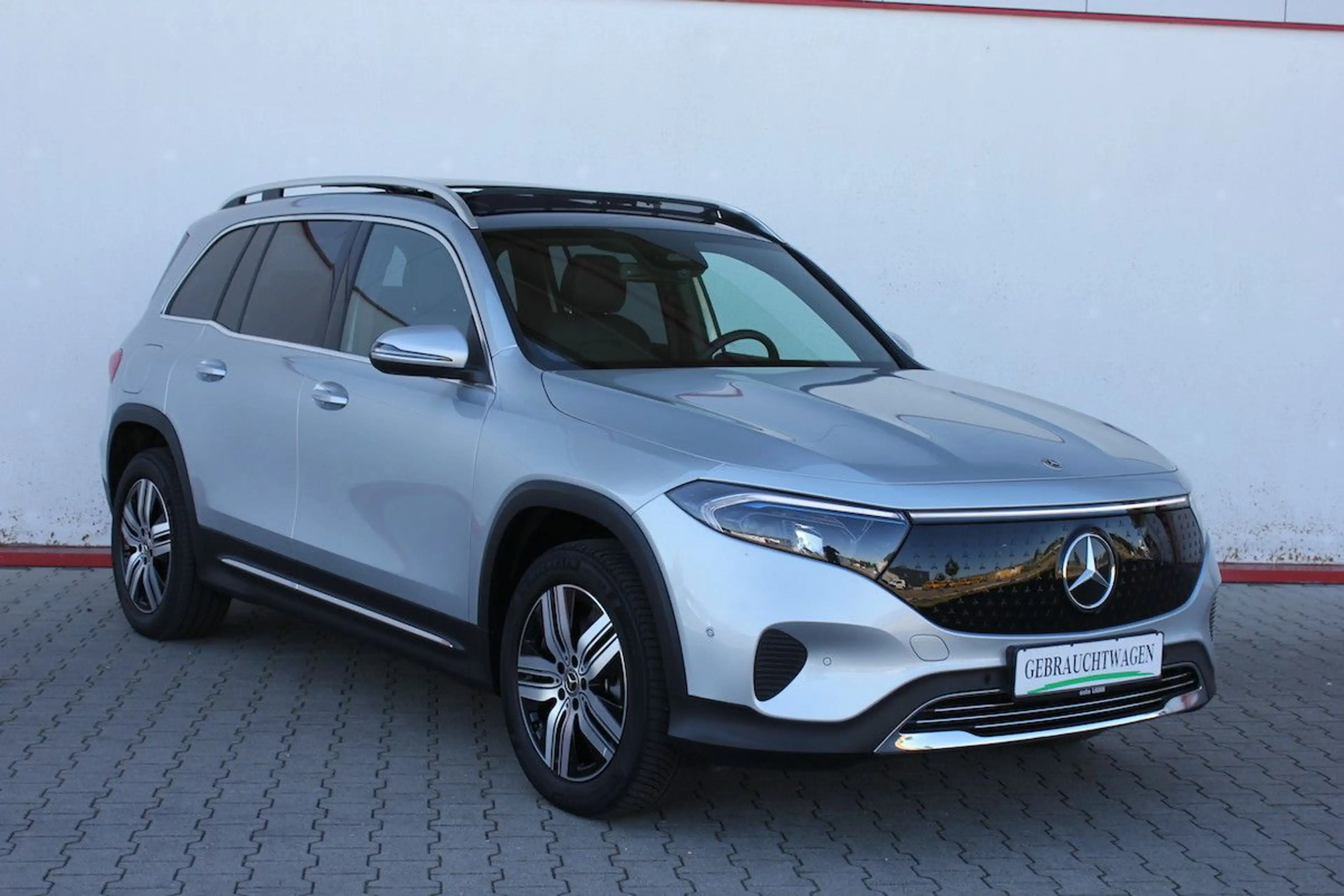 Mercedes-Benz EQB 250 PLUS 70,5kWh innerorts 652km 847 7-Sitz — photo 3