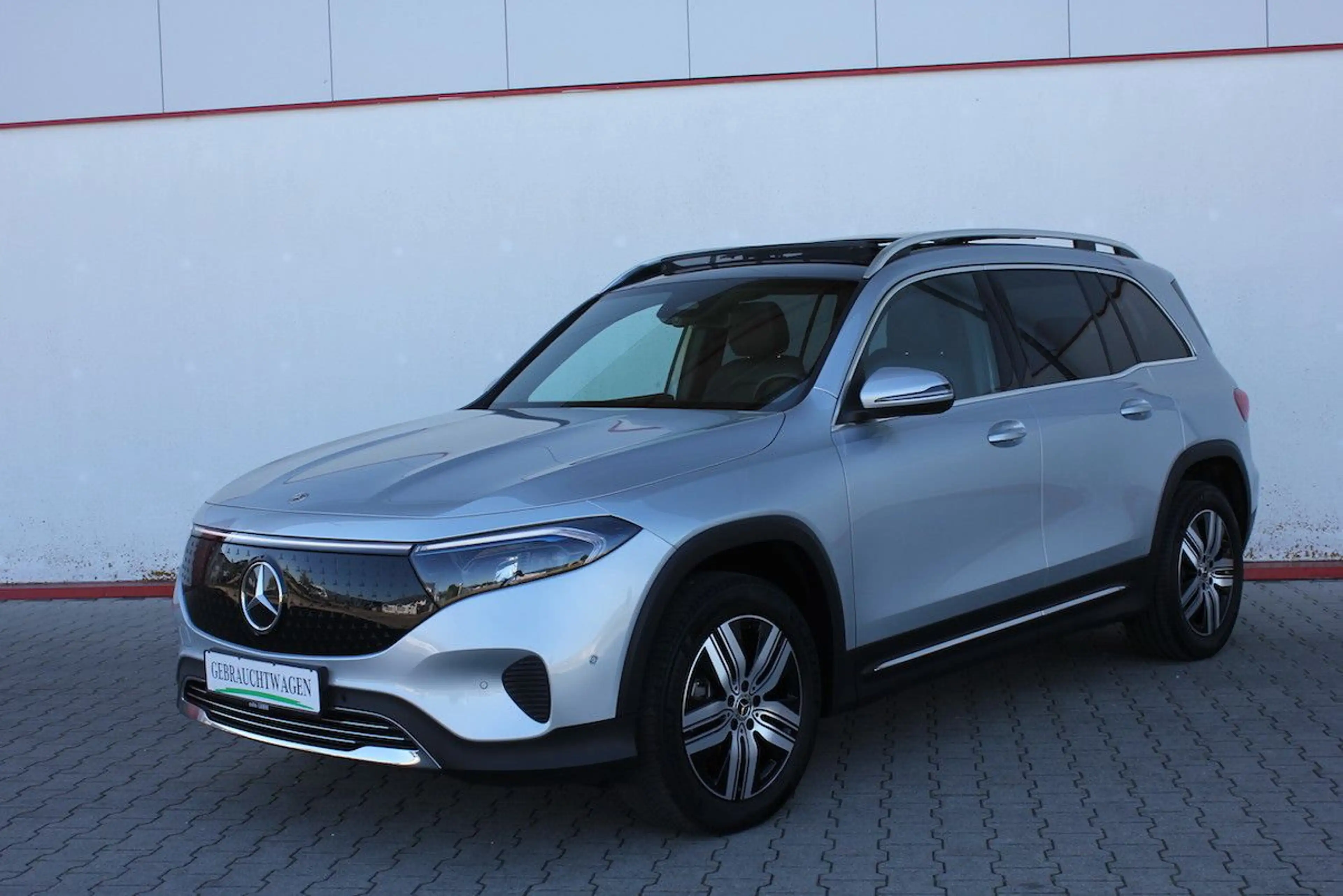 Mercedes-Benz EQB 250 PLUS 70,5kWh innerorts 652km 847 7-Sitz — photo 4