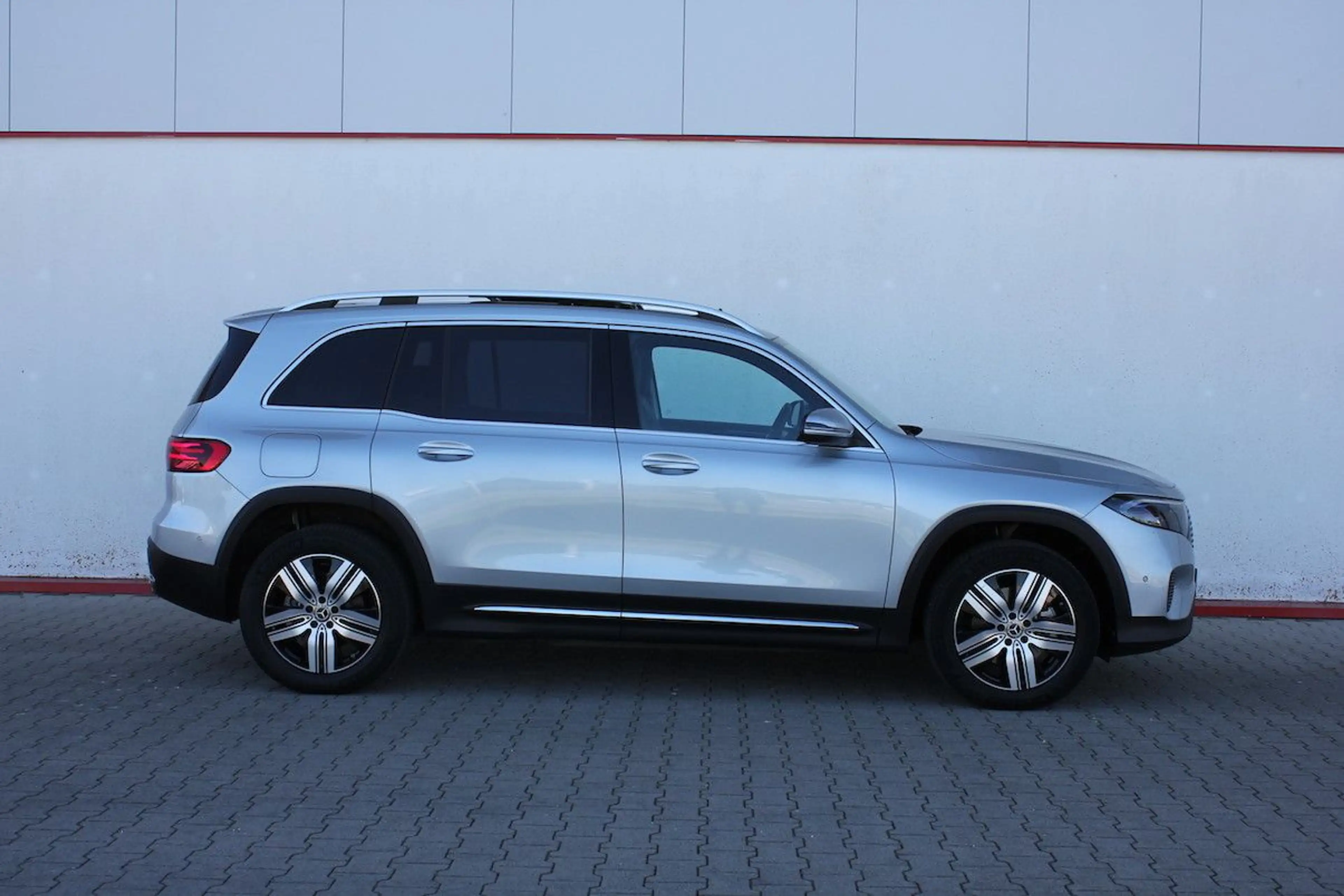 Mercedes-Benz EQB 250 PLUS 70,5kWh innerorts 652km 847 7-Sitz
