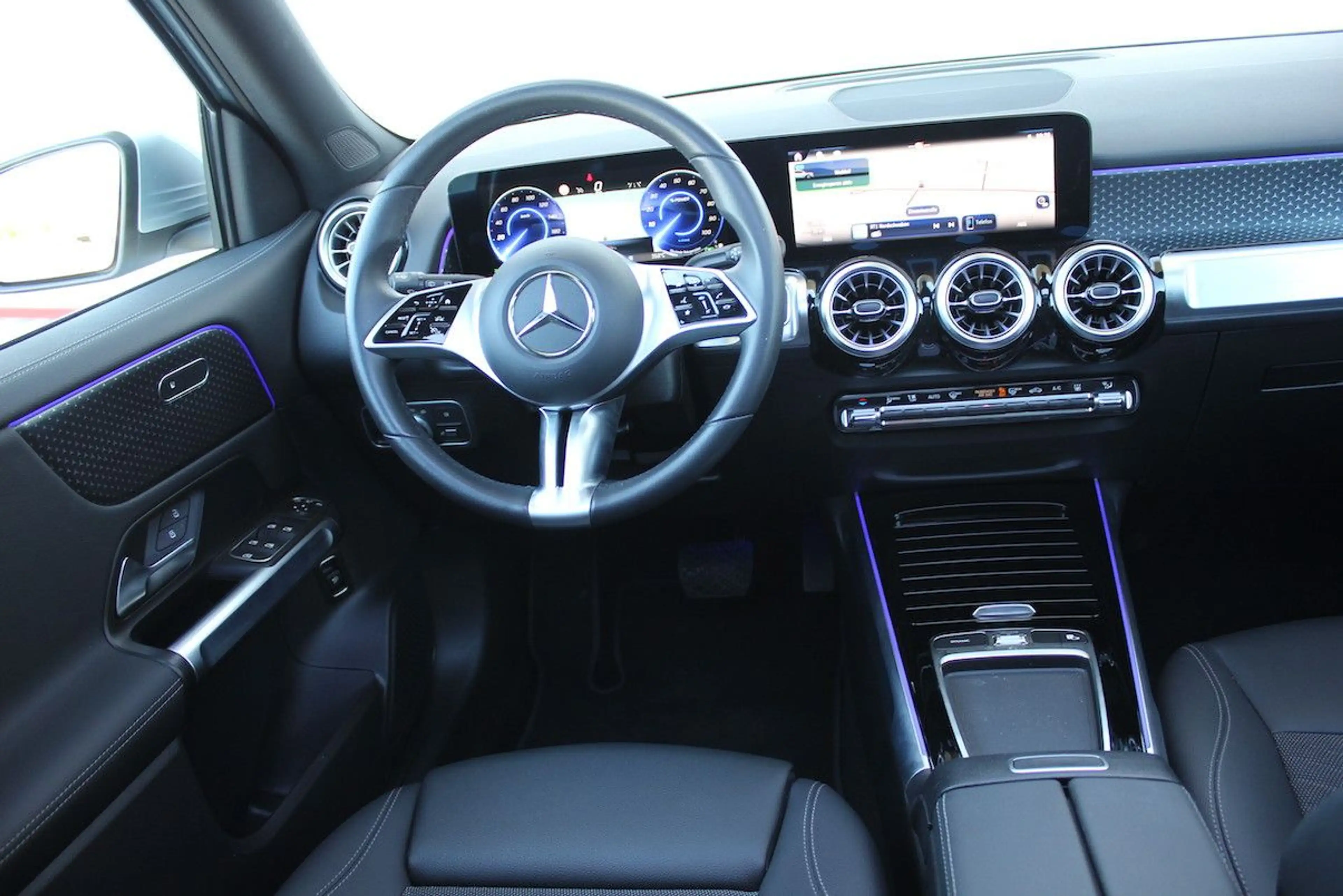 Mercedes-Benz EQB 250 PLUS 70,5kWh innerorts 652km 847 7-Sitz — photo 8
