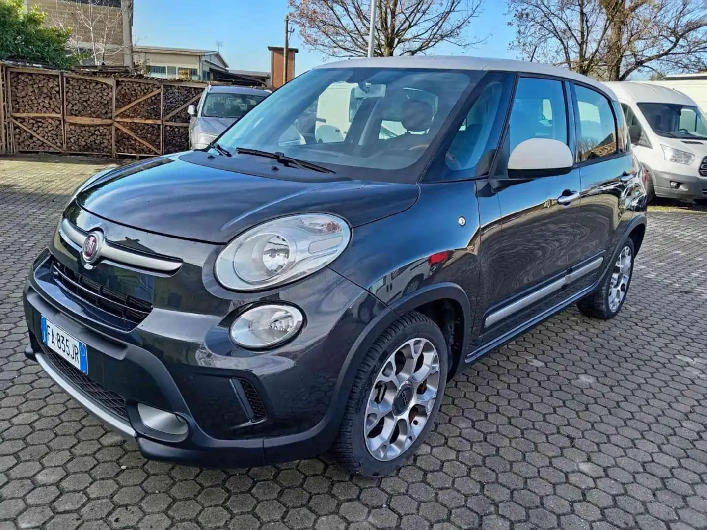 Fiat 500L 1.3 Multijet Dualogic Trekking Noir - 1