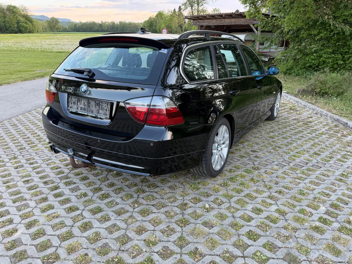 BMW 325 325d Touring Schwarz - 2