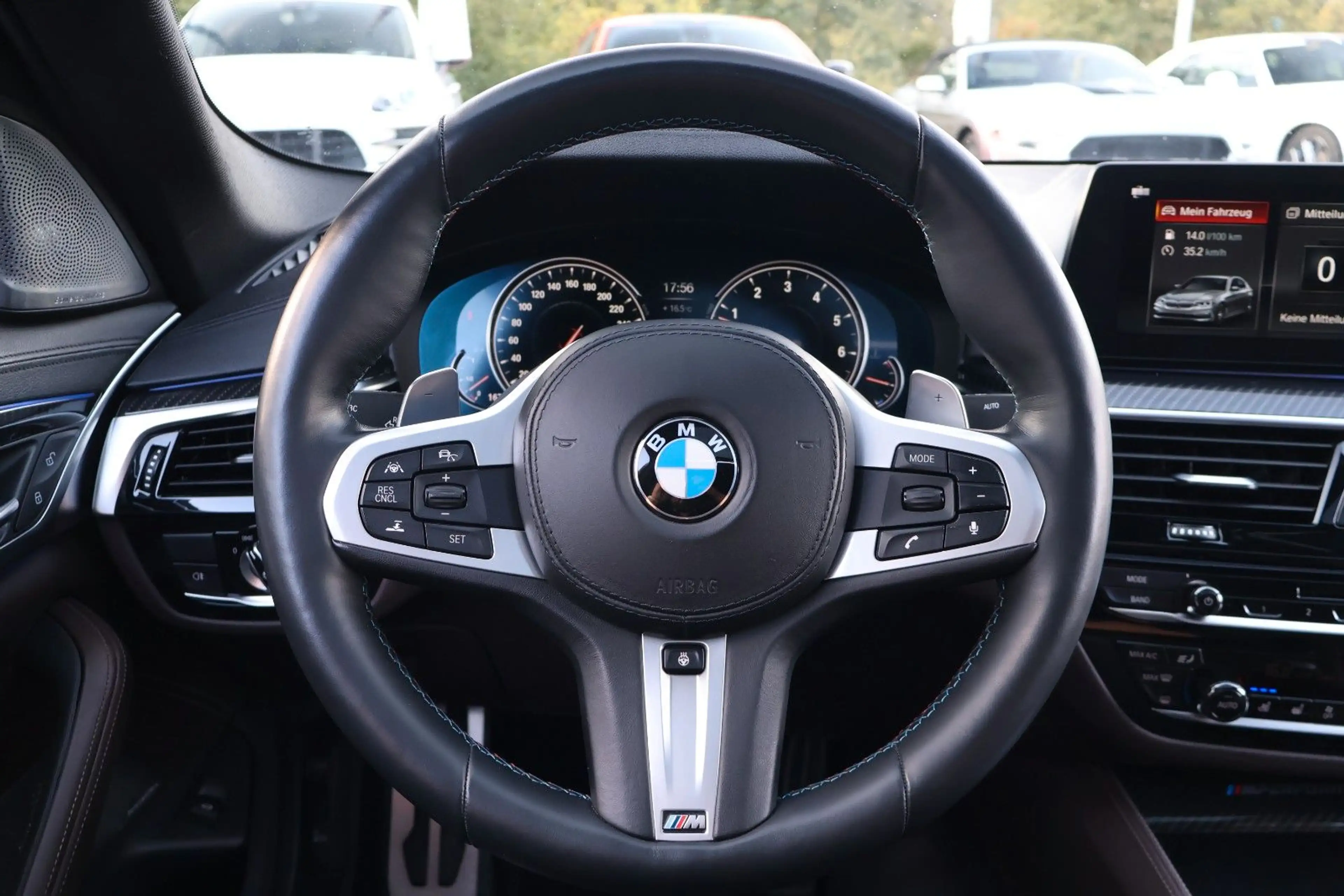 BMW 550 i xDrive/ACC/LASER/HUD/B&W/CARPLAY/NAPPA/20" — photo 15