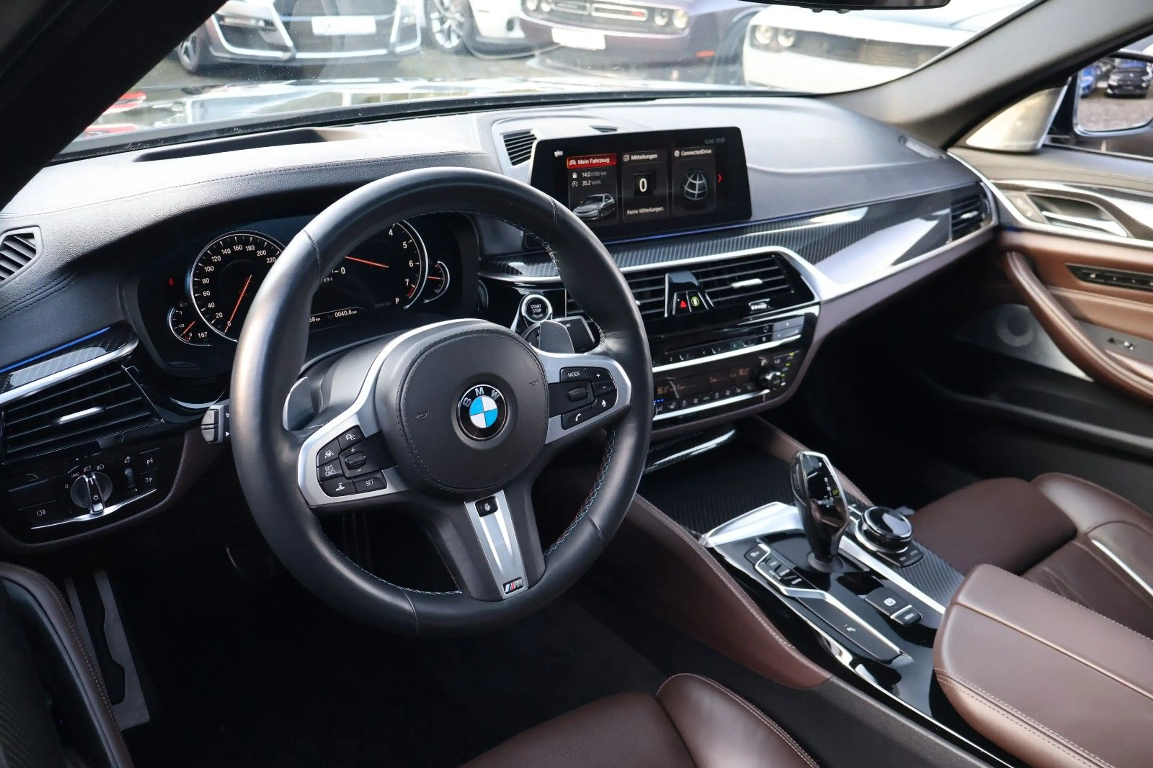 BMW 550 i xDrive/ACC/LASER/HUD/B&W/CARPLAY/NAPPA/20" — photo 14