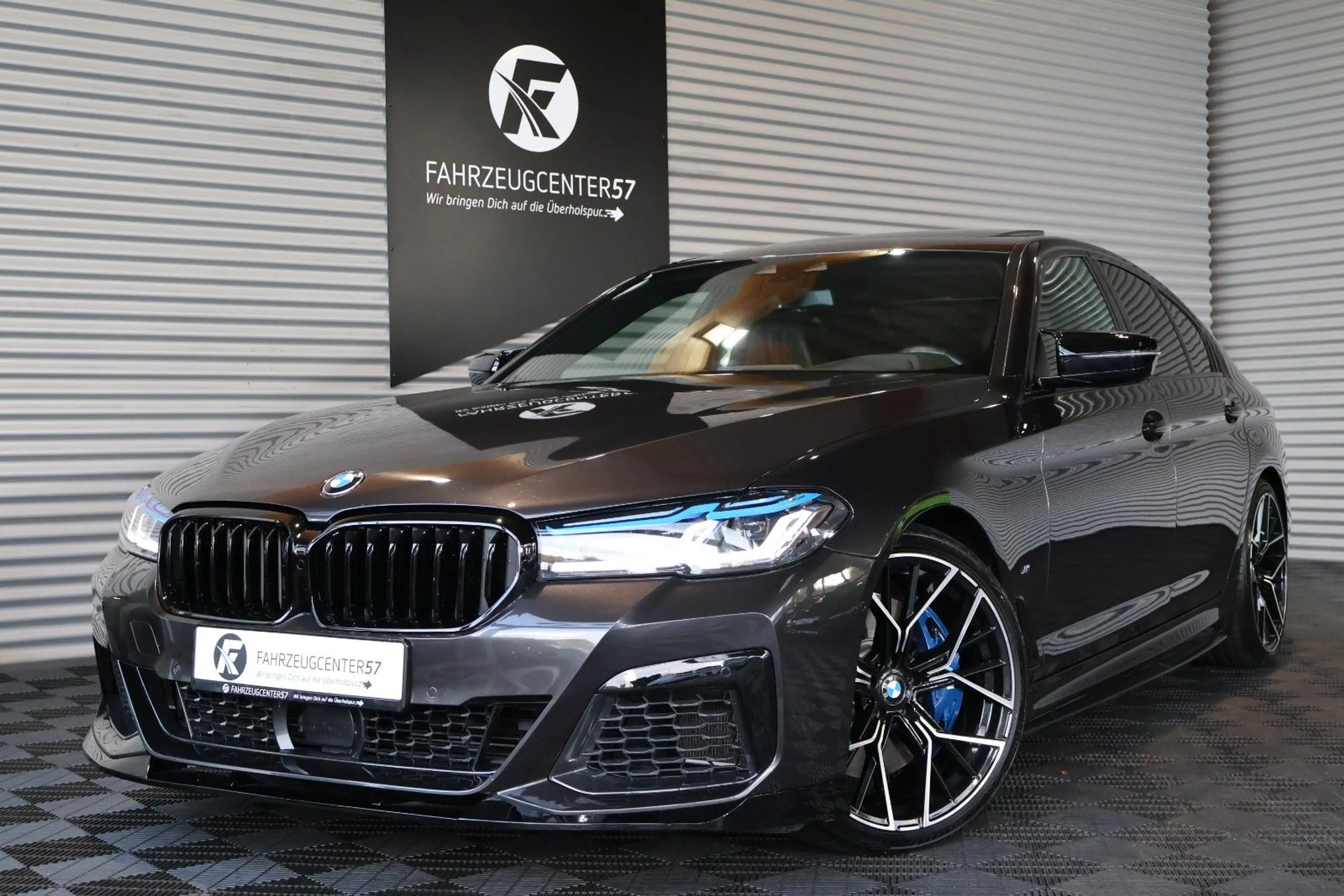 BMW 550 i xDrive/ACC/LASER/HUD/B&W/CARPLAY/NAPPA/20"