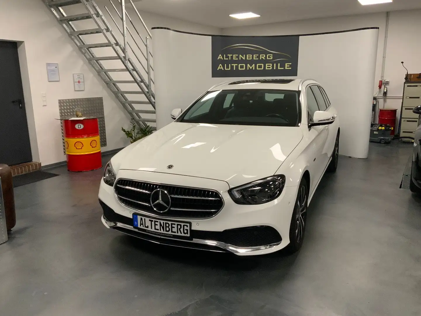 Mercedes-Benz E 300 e T Kamera DAB+ Multibeam CarPlay Tempomat Blanc - 1
